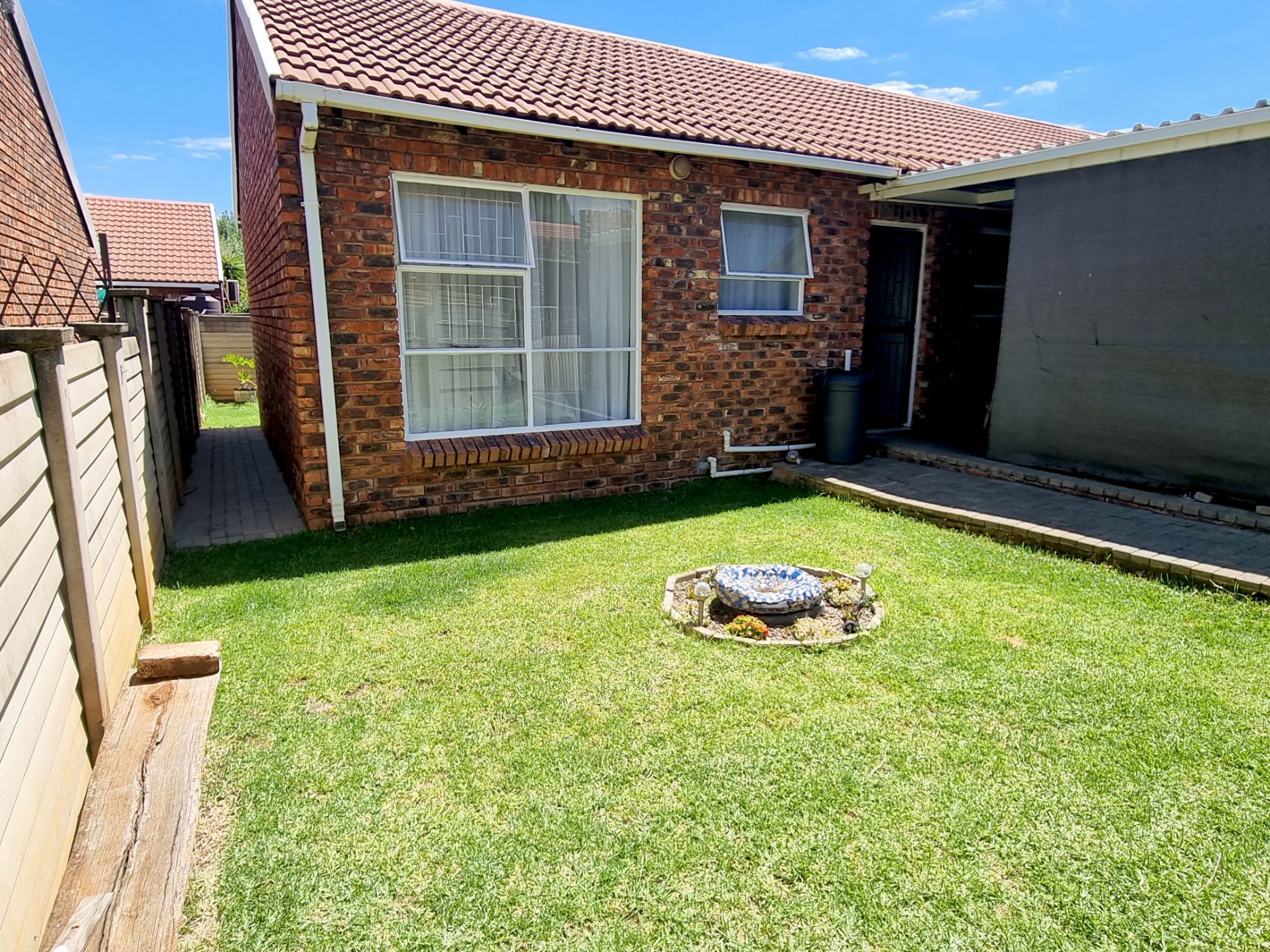 2 Bedroom Townhouse For Sale Fleurdal 1BX1643237 Pam Golding