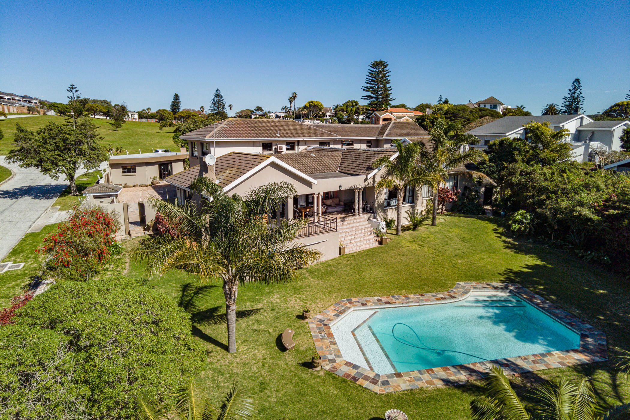 4-star 8 guest room guesthouse for sale in Humewood