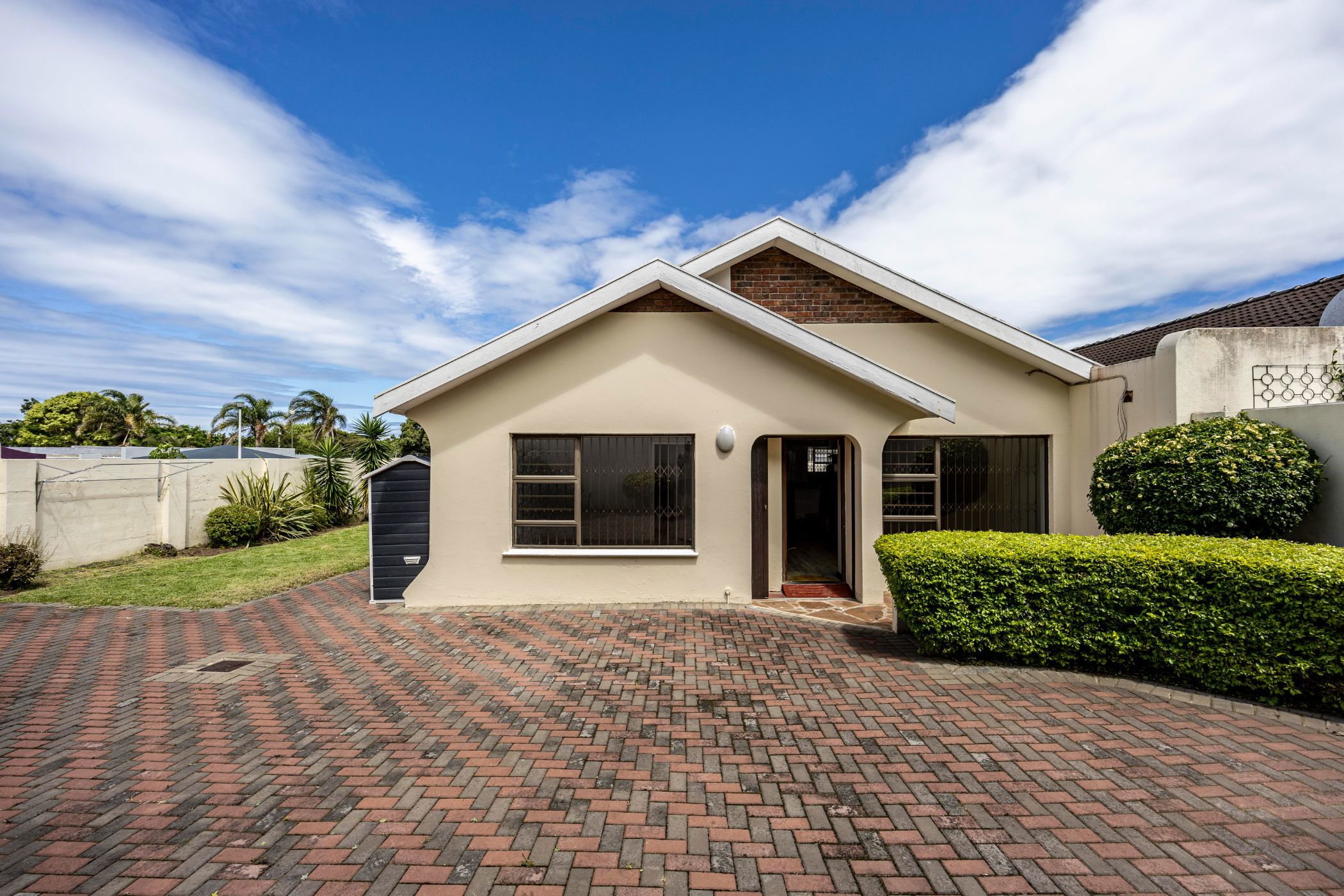 3 Bedroom Townhouse For Sale Beacon Bay 1ET1642584 Pam Golding