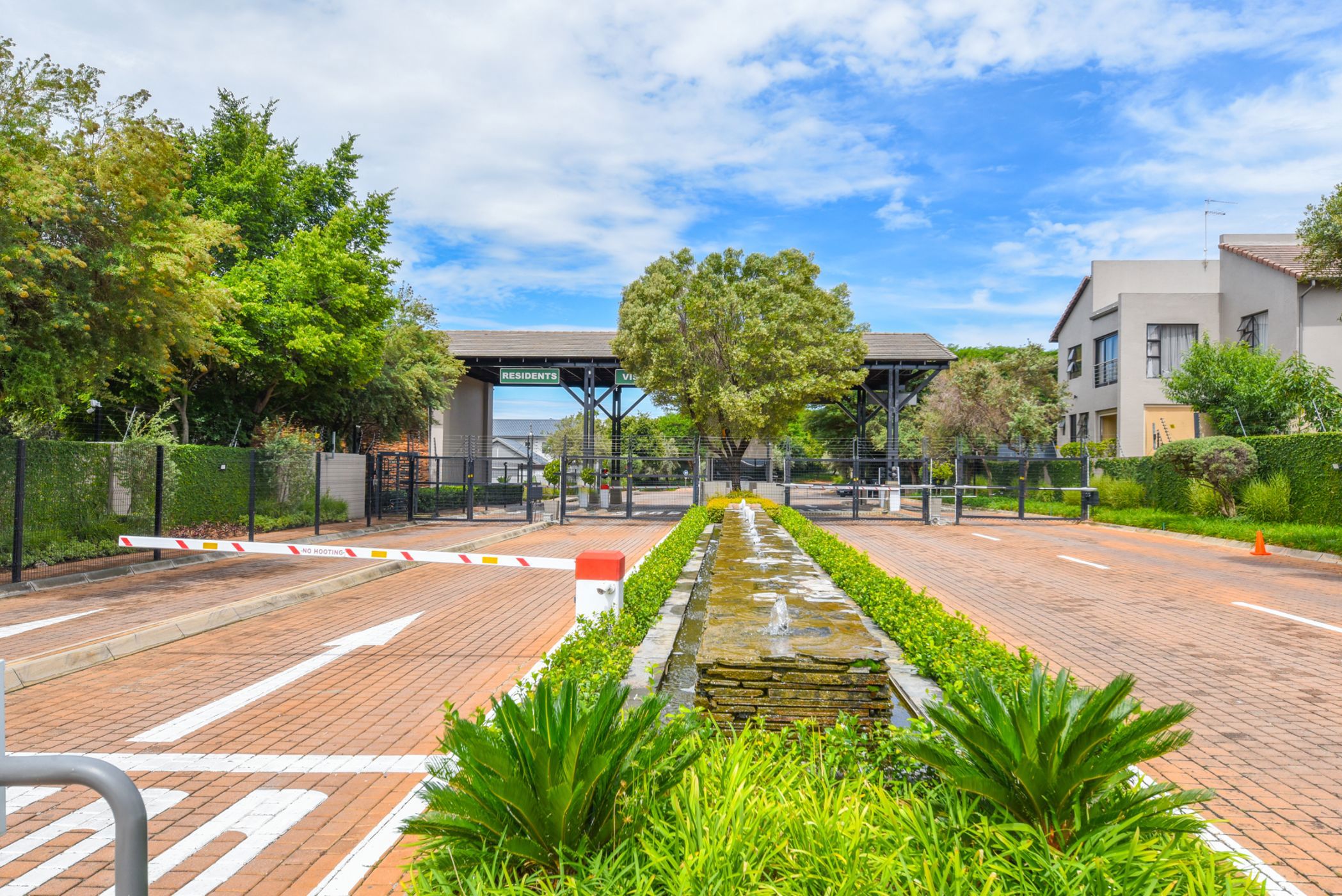 3 Bedroom Cluster House For Sale Beverley FW1641937 Pam Golding