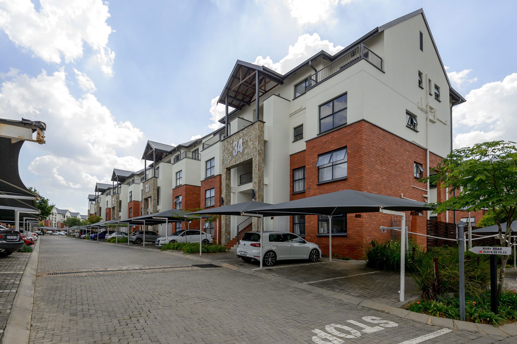 3 Bedroom Apartment For Sale Greenstone Hill BED1645547 Pam