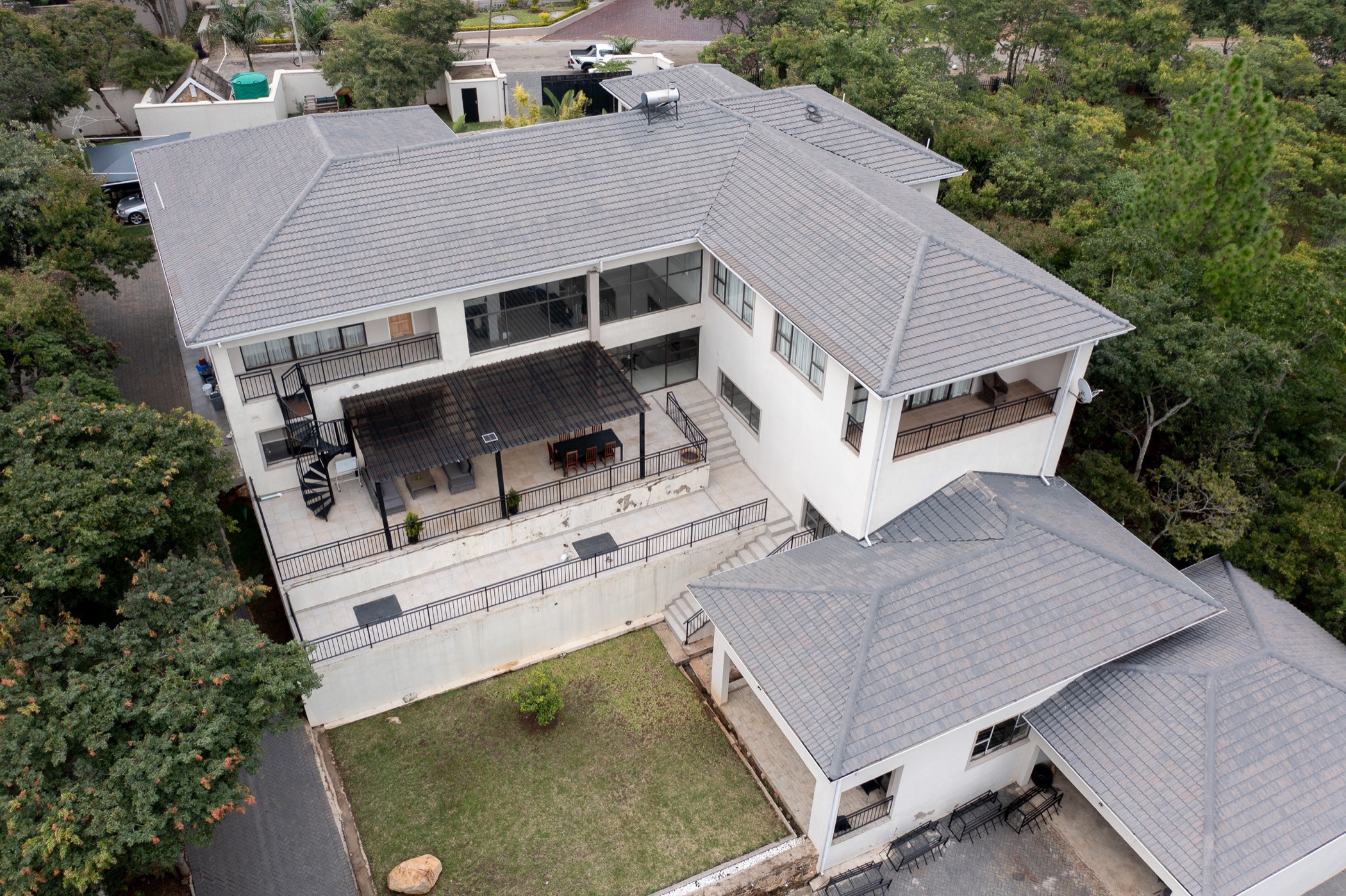 5 bedroom double-storey house for sale in Harare North (Zimbabwe)