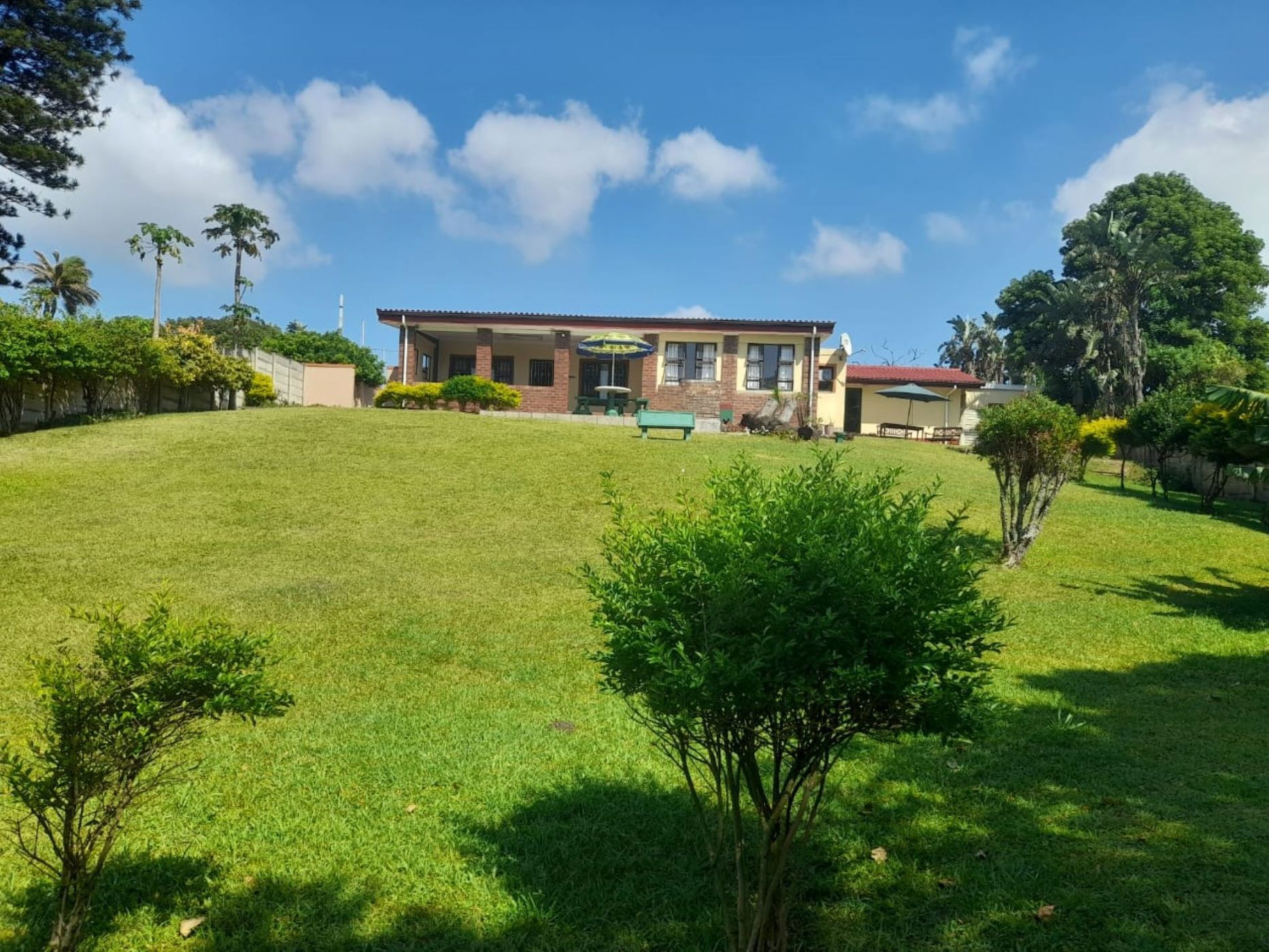 11 Sleeper Guesthouse For Sale Sea Park (Port Shepstone) 1PX1645384