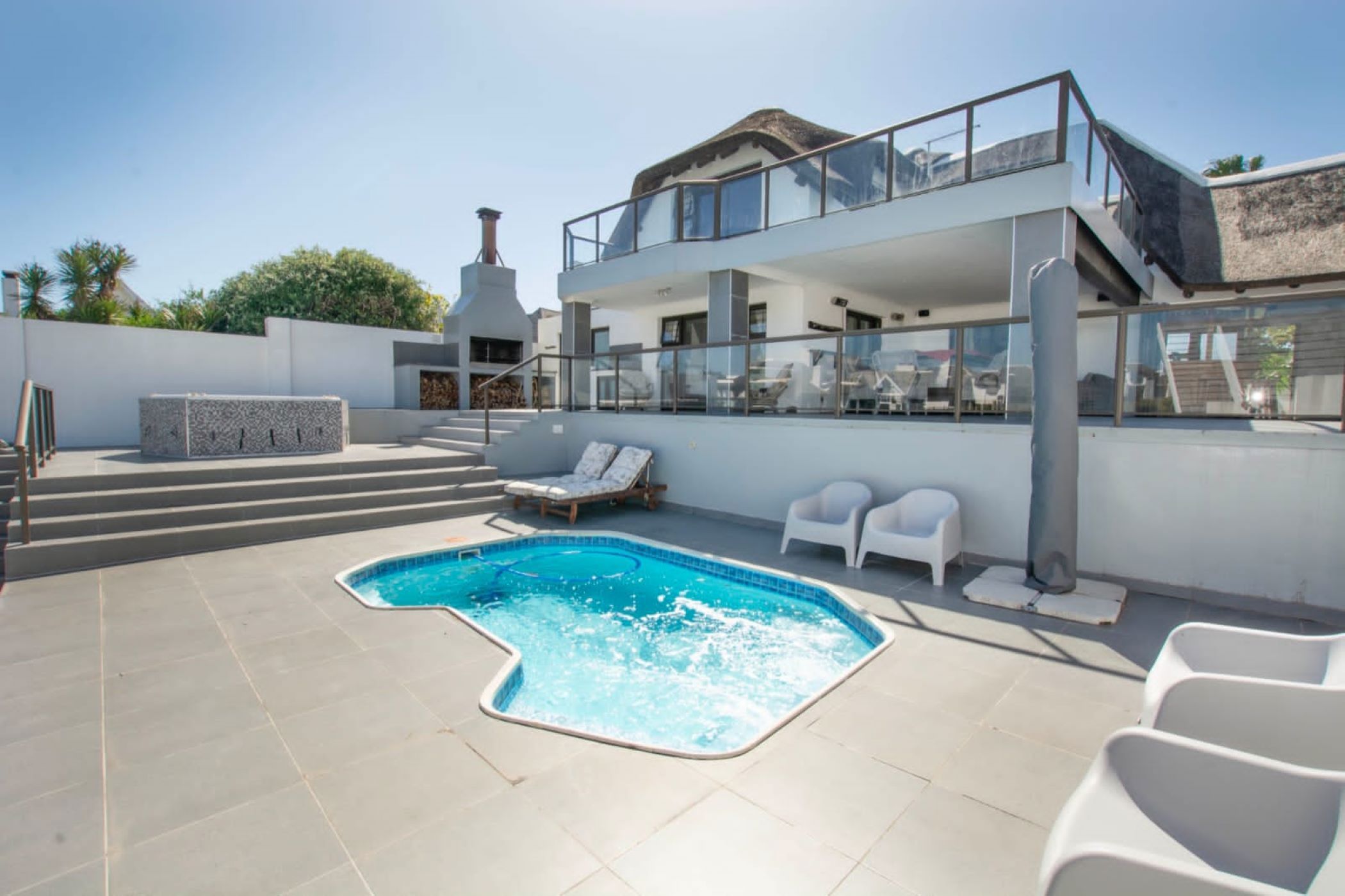 4 bedroom double-storey house to rent in Canals
