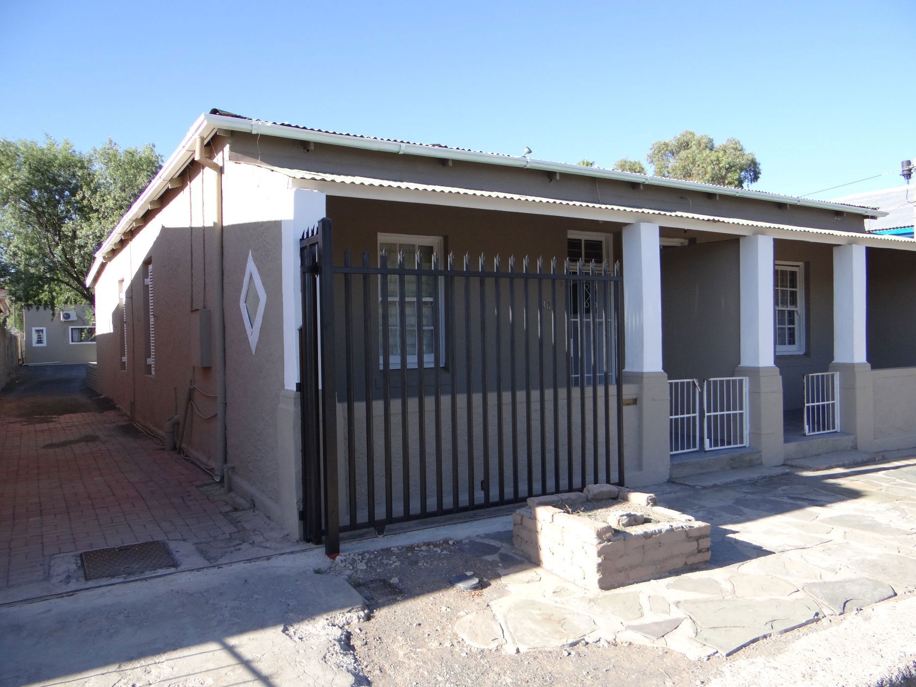 Cluster House For Sale Beaufort West 1KK1648753 Pam Golding