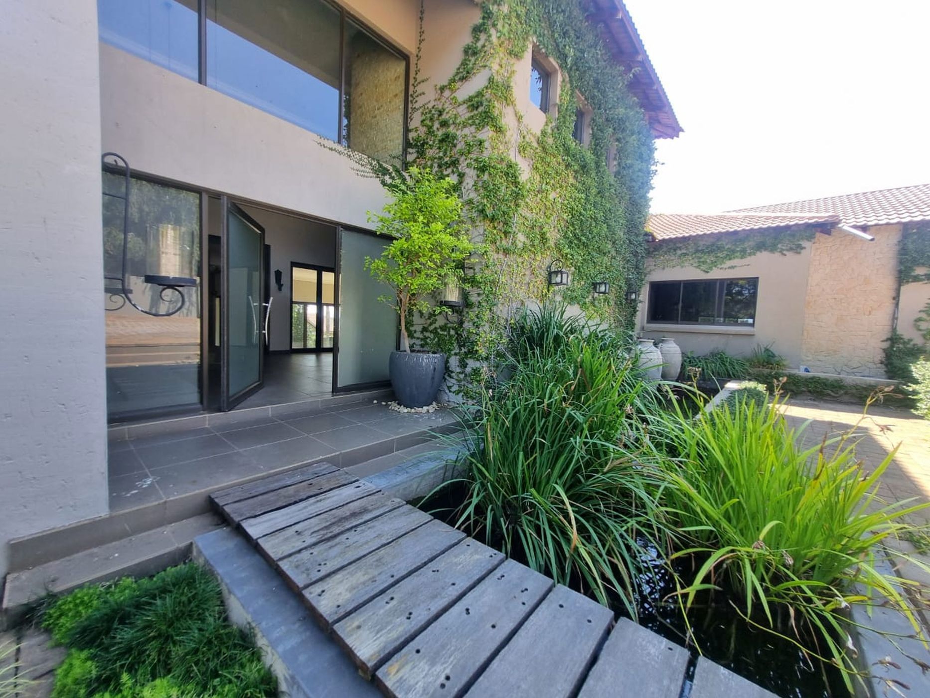 5 bedroom house for sale in Woodland Hills