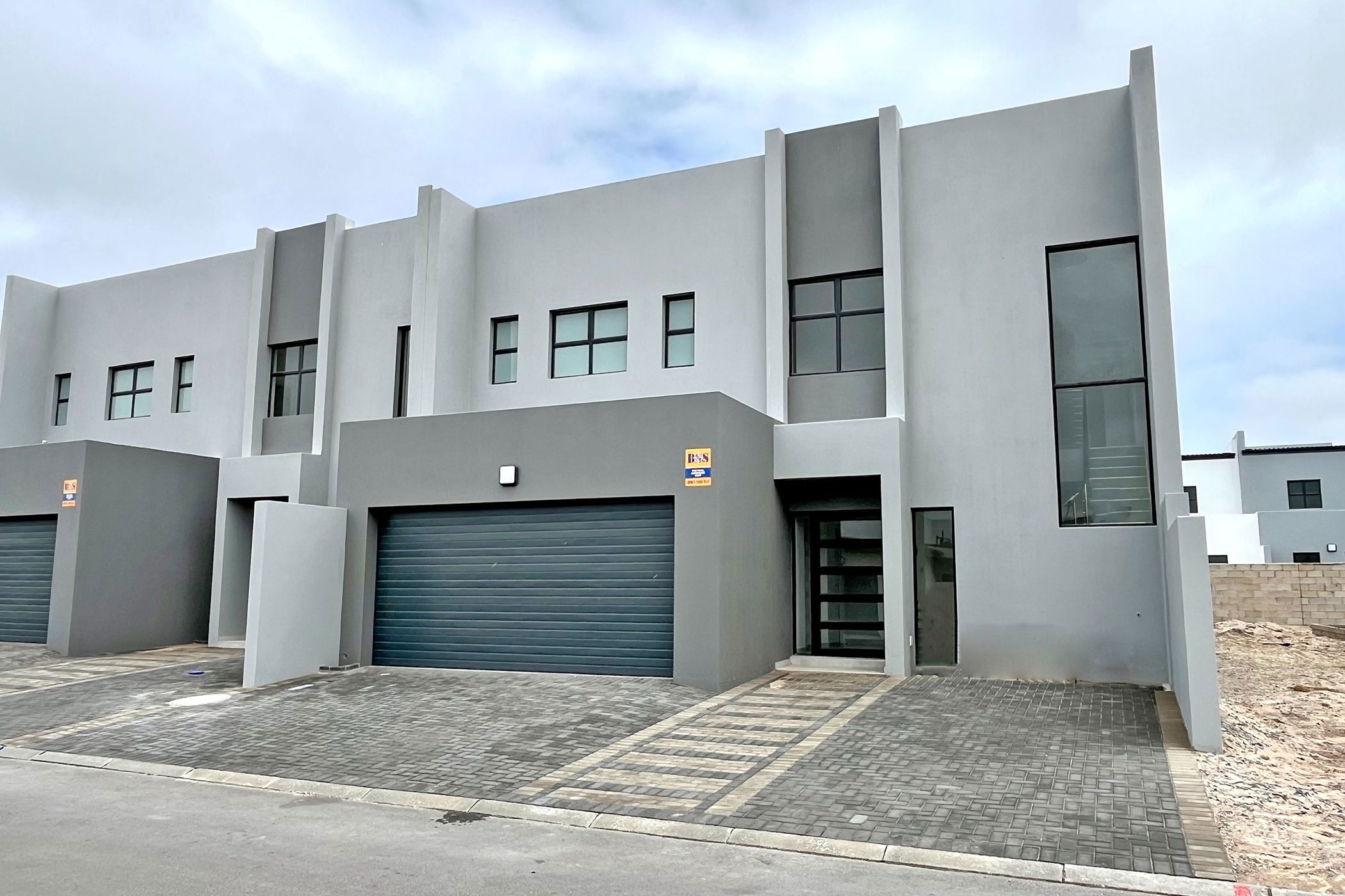 4 Bedroom House For Sale Sandown (Blouberg) 1TV1649761 Pam