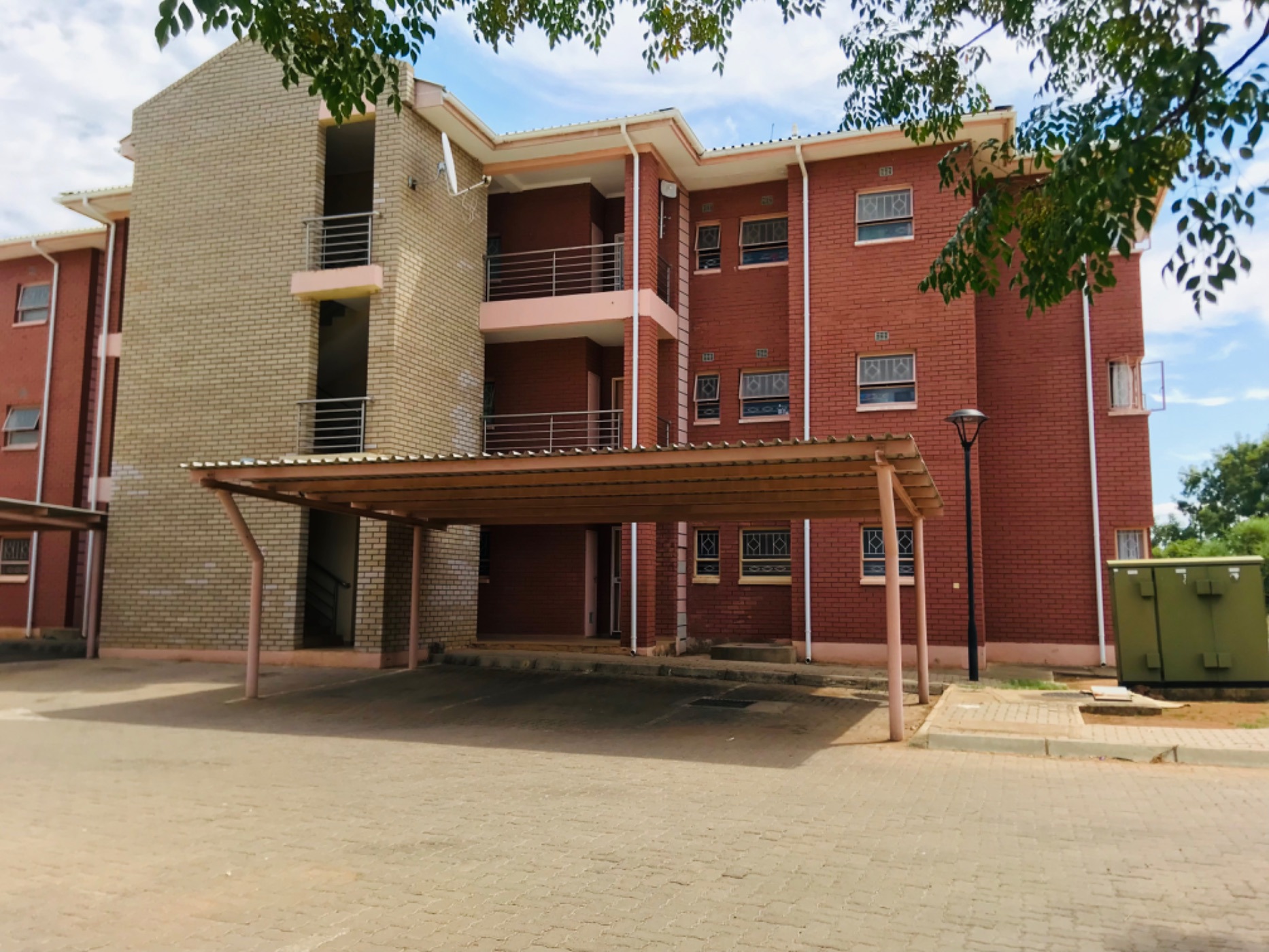 3 Bedroom Apartment To Rent Block 7 (Botswana) 3BO1651483 Pam