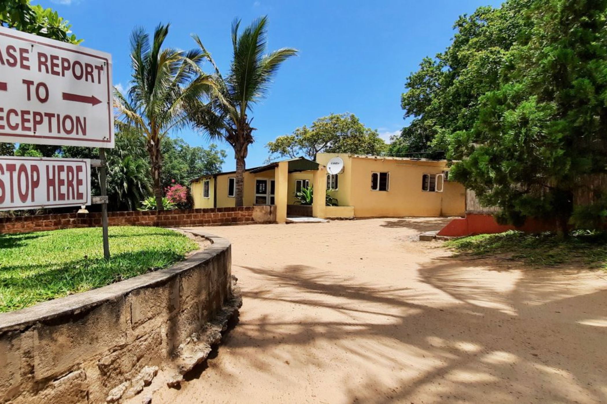 13 guest room beach resort for sale in Bilene (Mozambique)