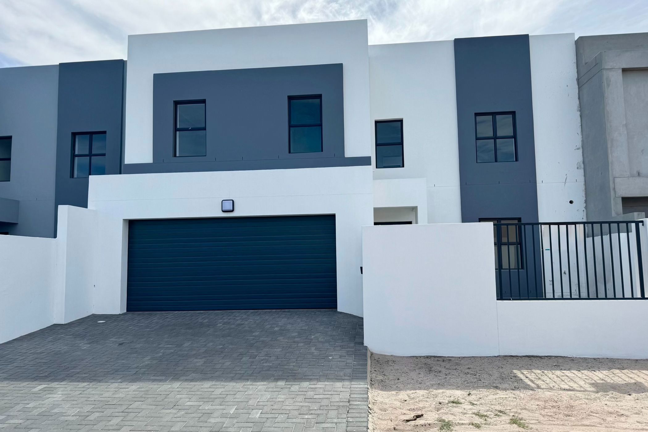 4 Bedroom Doublestorey House For Sale Sandown (Blouberg