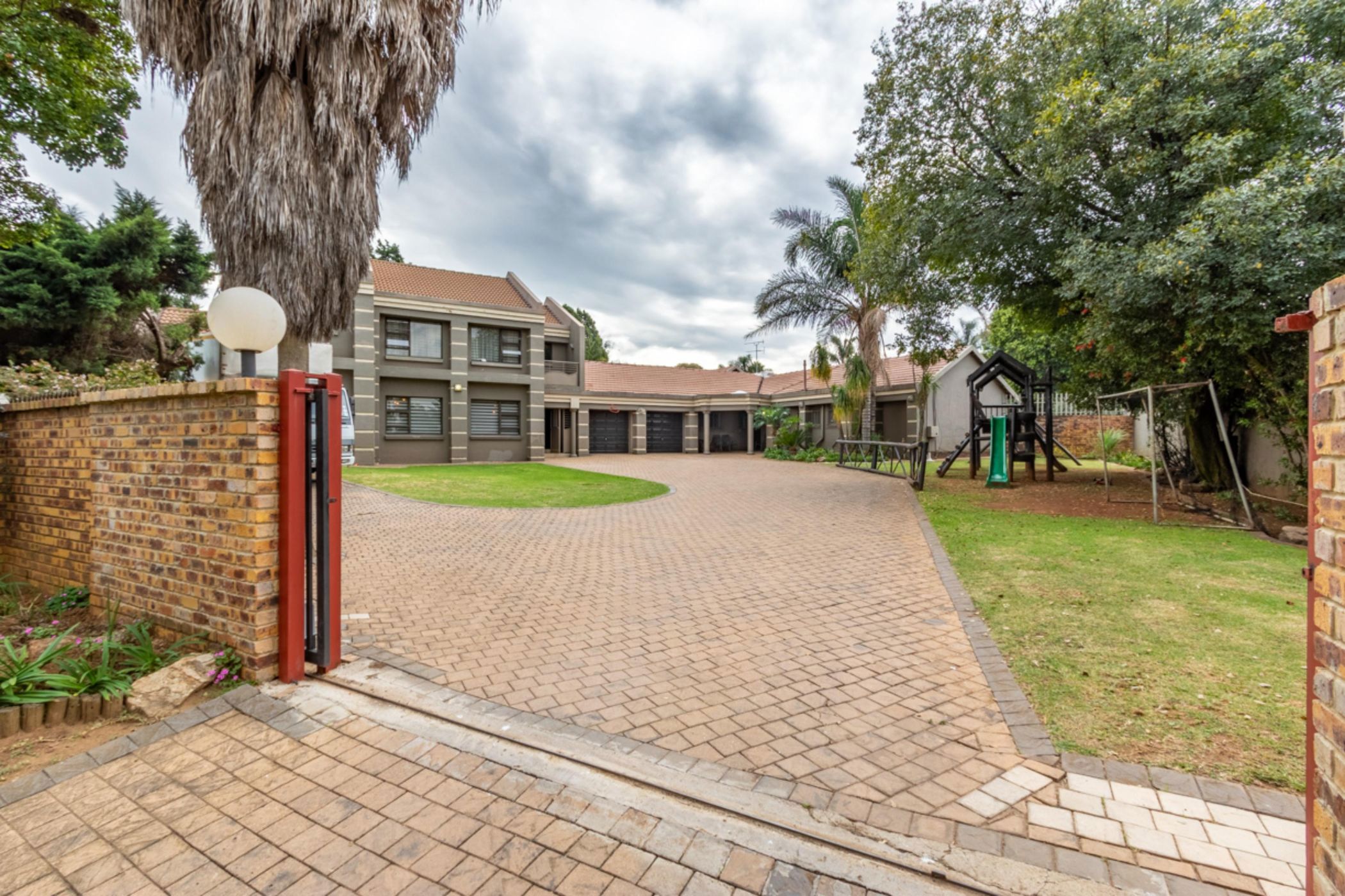 8 Bedroom House For Sale Lakefield BOK1665043 Pam Golding Properties