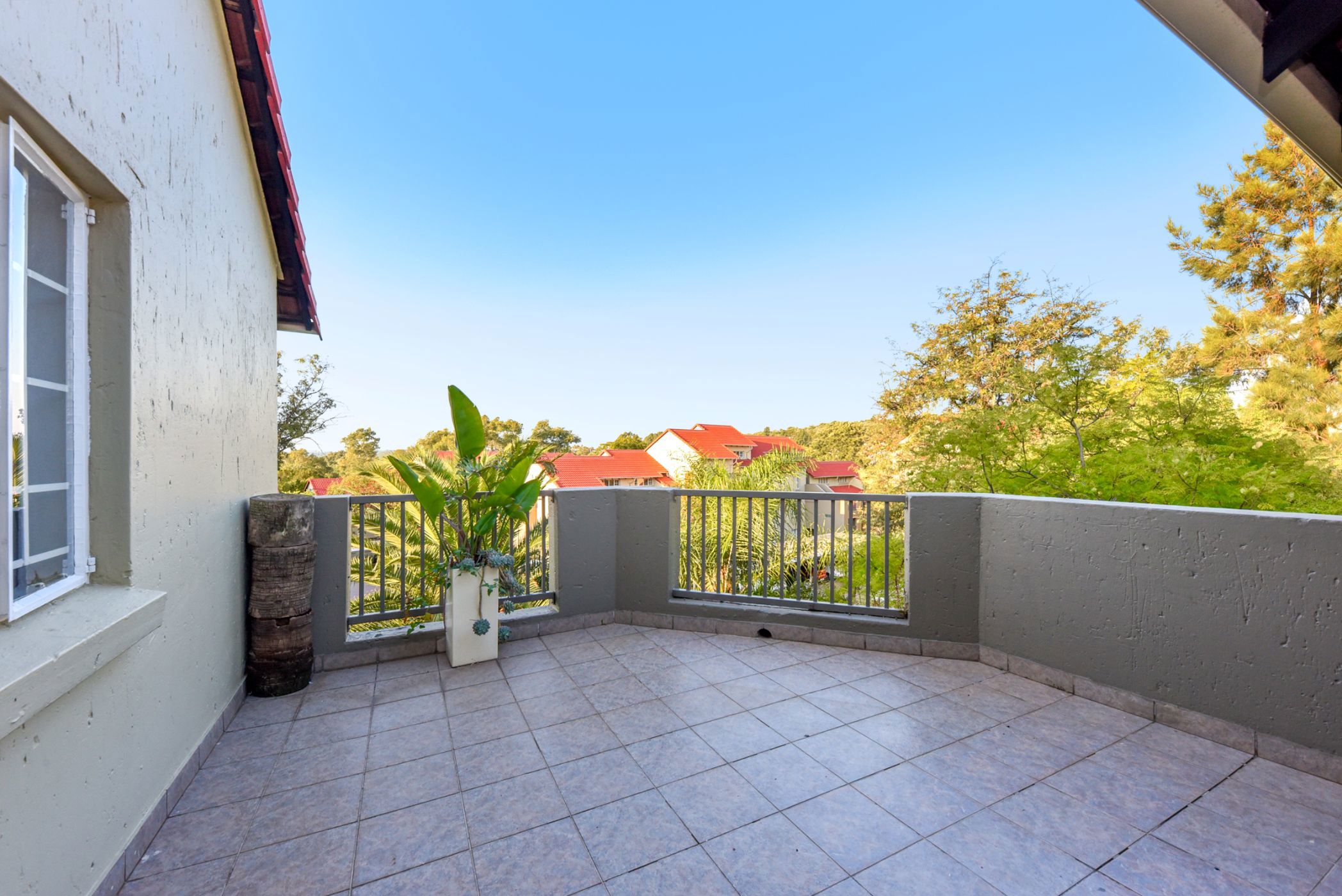 1 Bedroom Apartment For Sale Paulshof FW1655441 Pam Golding