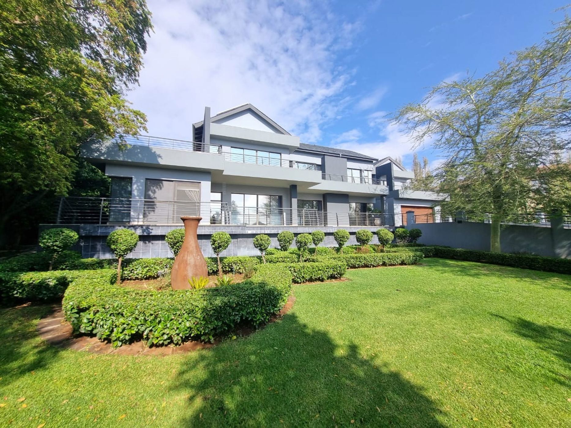 4 bedroom house for sale in Woodland Hills