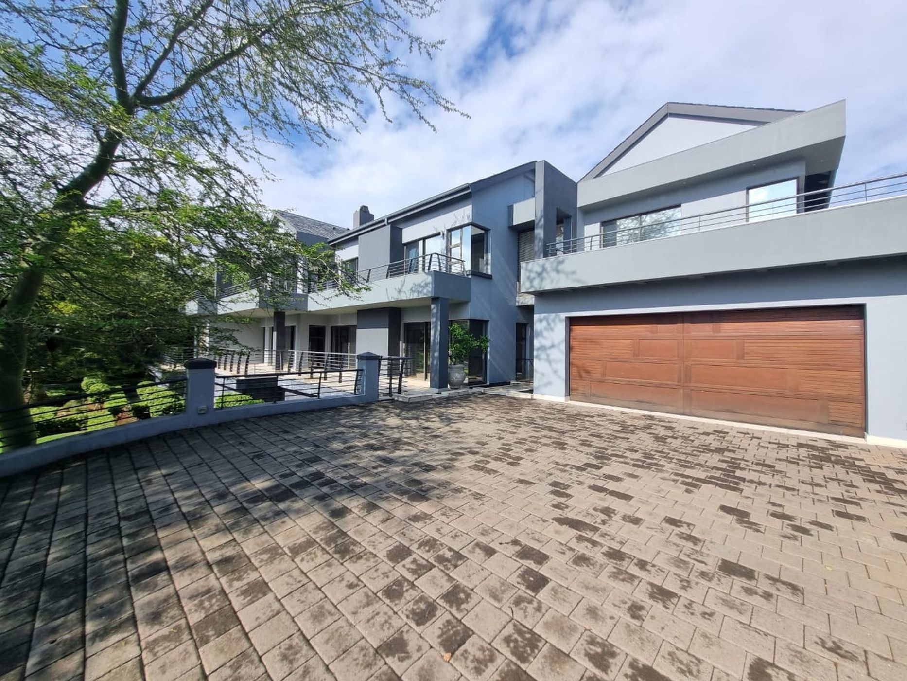 4 bedroom house for sale in Woodland Hills