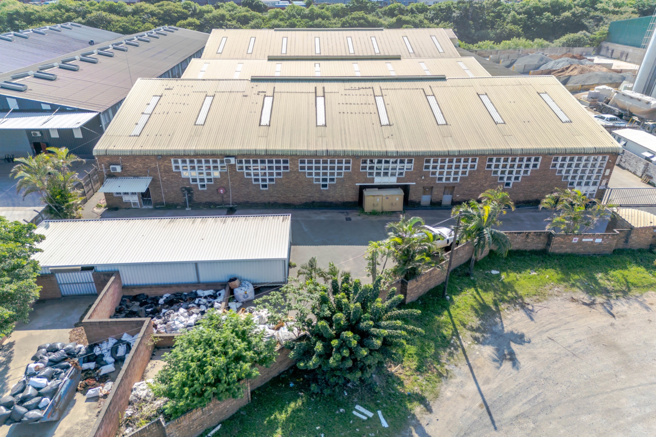 3600 m&sup2; commercial industrial property for sale in Phoenix (KwaZulu-Natal)