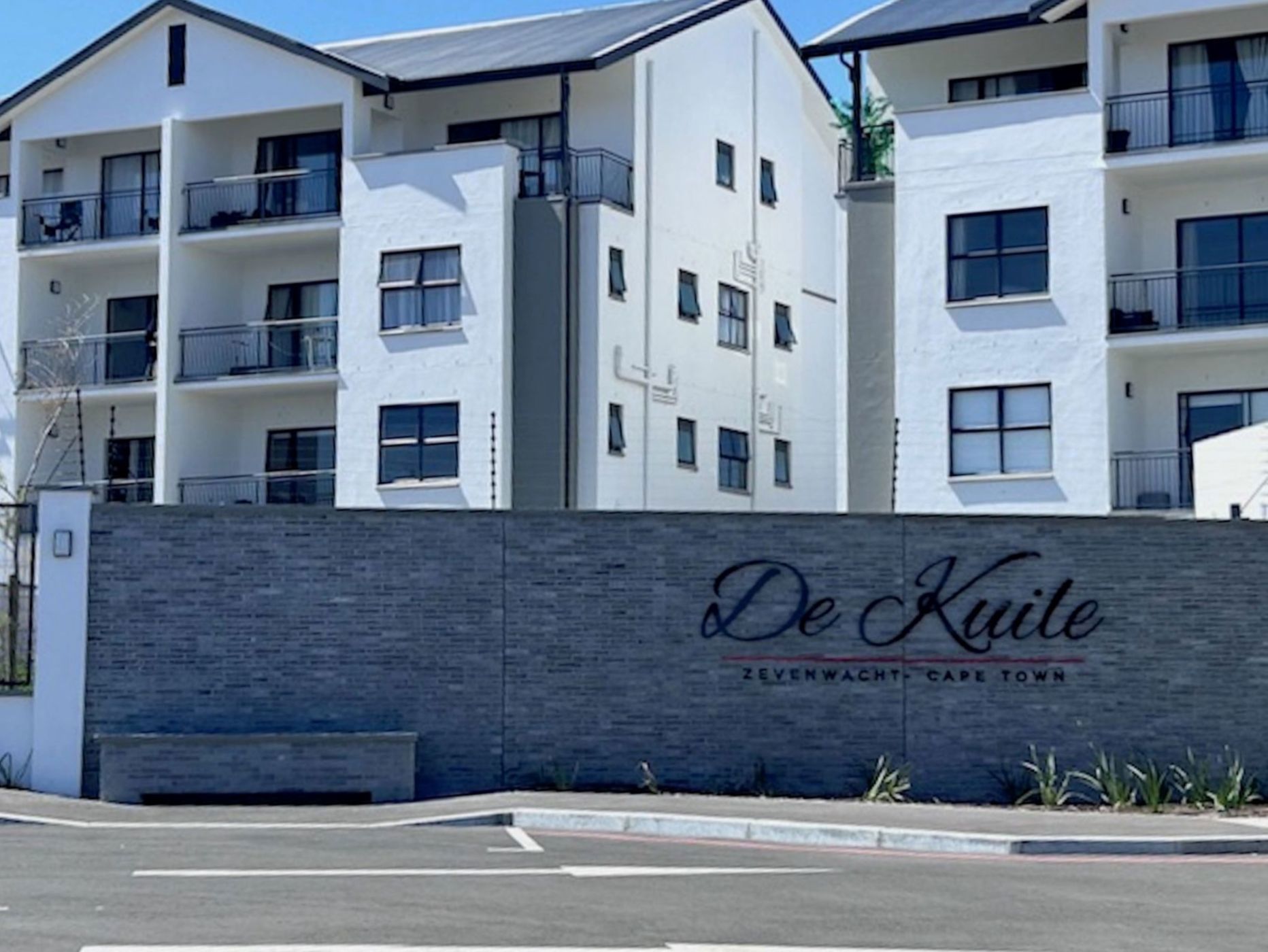 1 Bedroom Apartment For Sale Bank Assisted Sale by Standard Bank