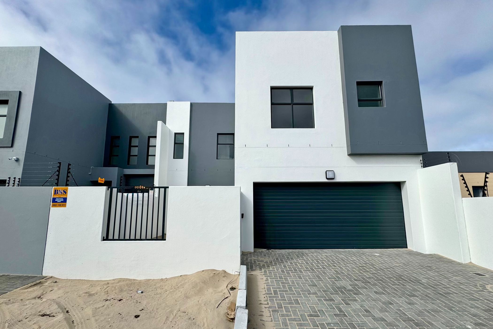 3 Bedroom Doublestorey House For Sale Sandown (Blouberg