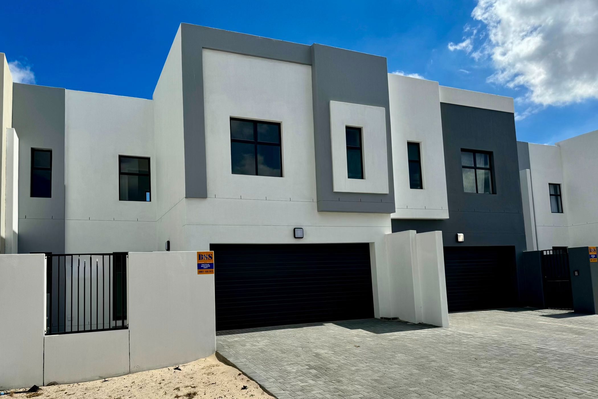 3 Bedroom Doublestorey House For Sale Sandown (Blouberg
