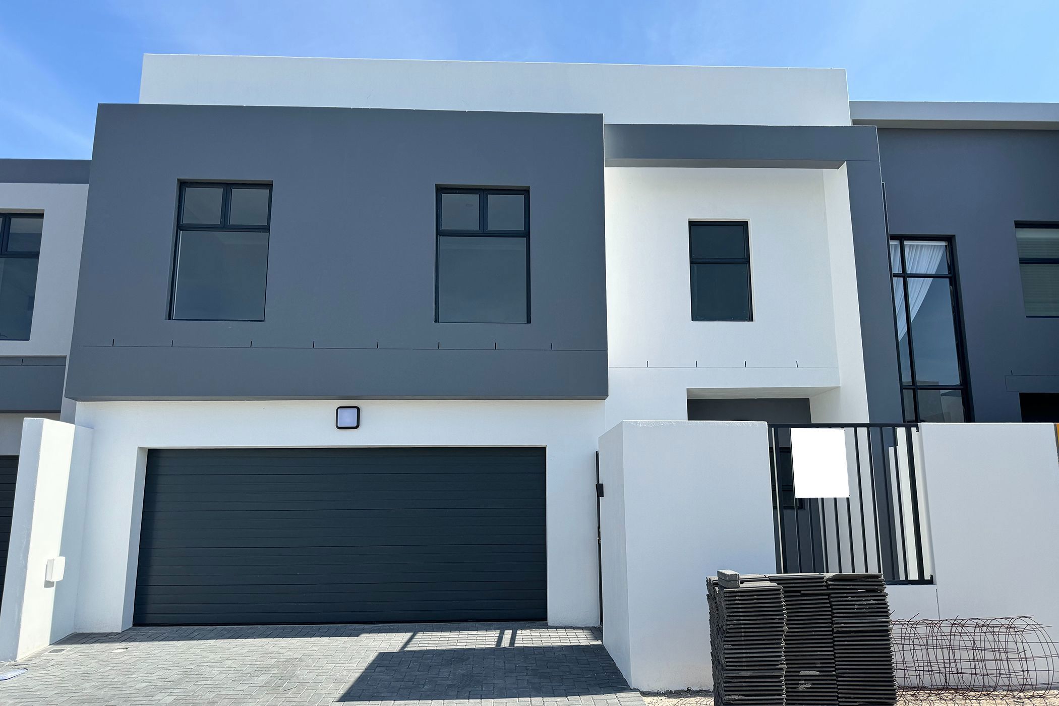 3 Bedroom Doublestorey House For Sale Sandown (Blouberg