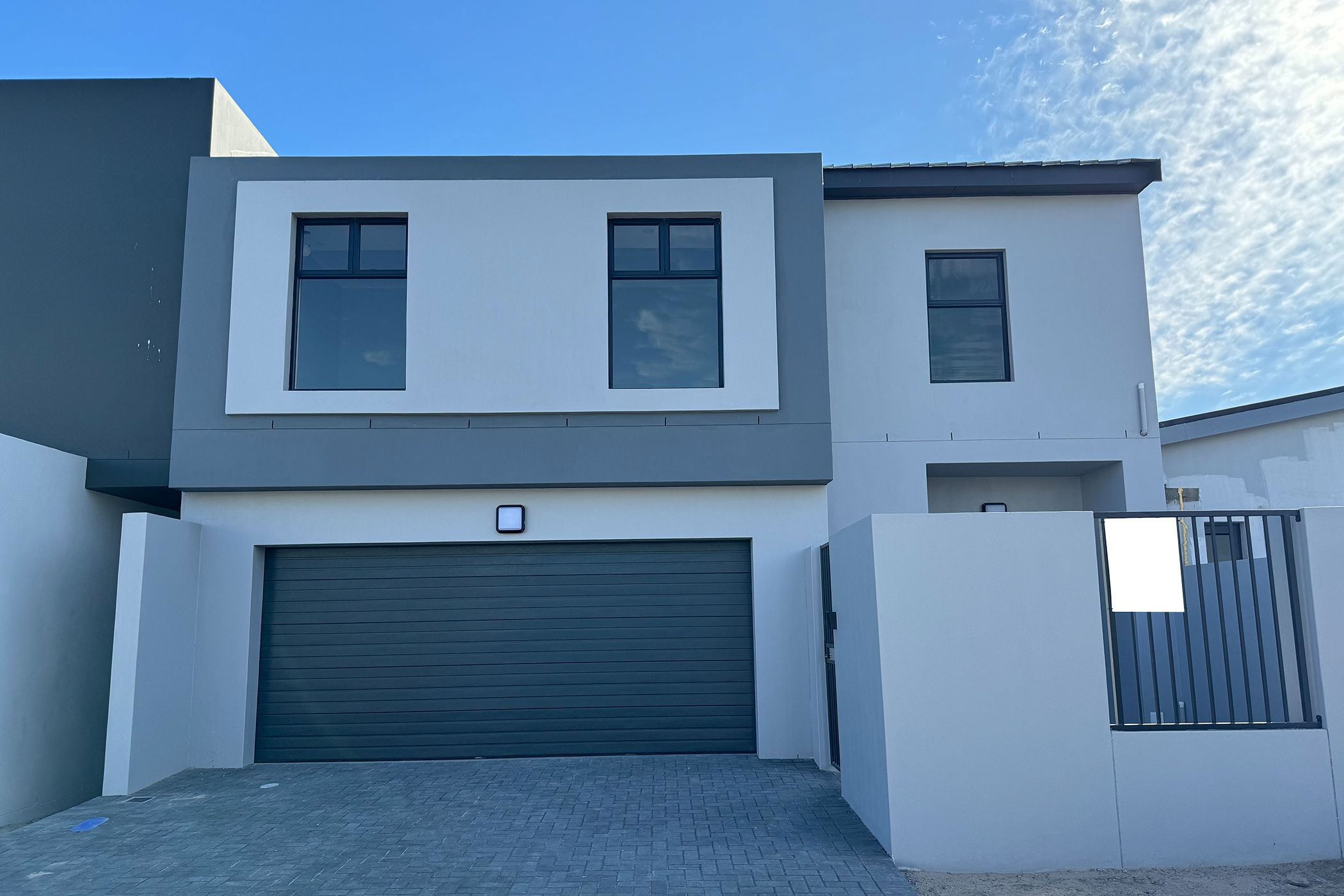 3 Bedroom Doublestorey House For Sale Sandown (Blouberg