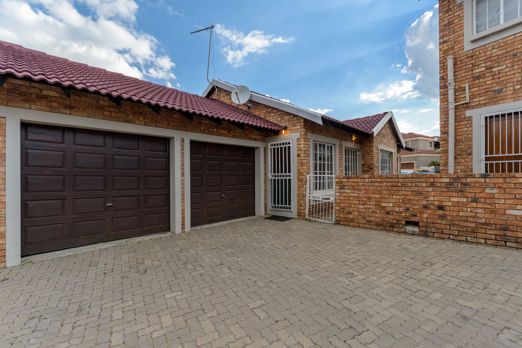 3 Bedroom Townhouse For Sale Greenstone Hill BED1655356 Pam