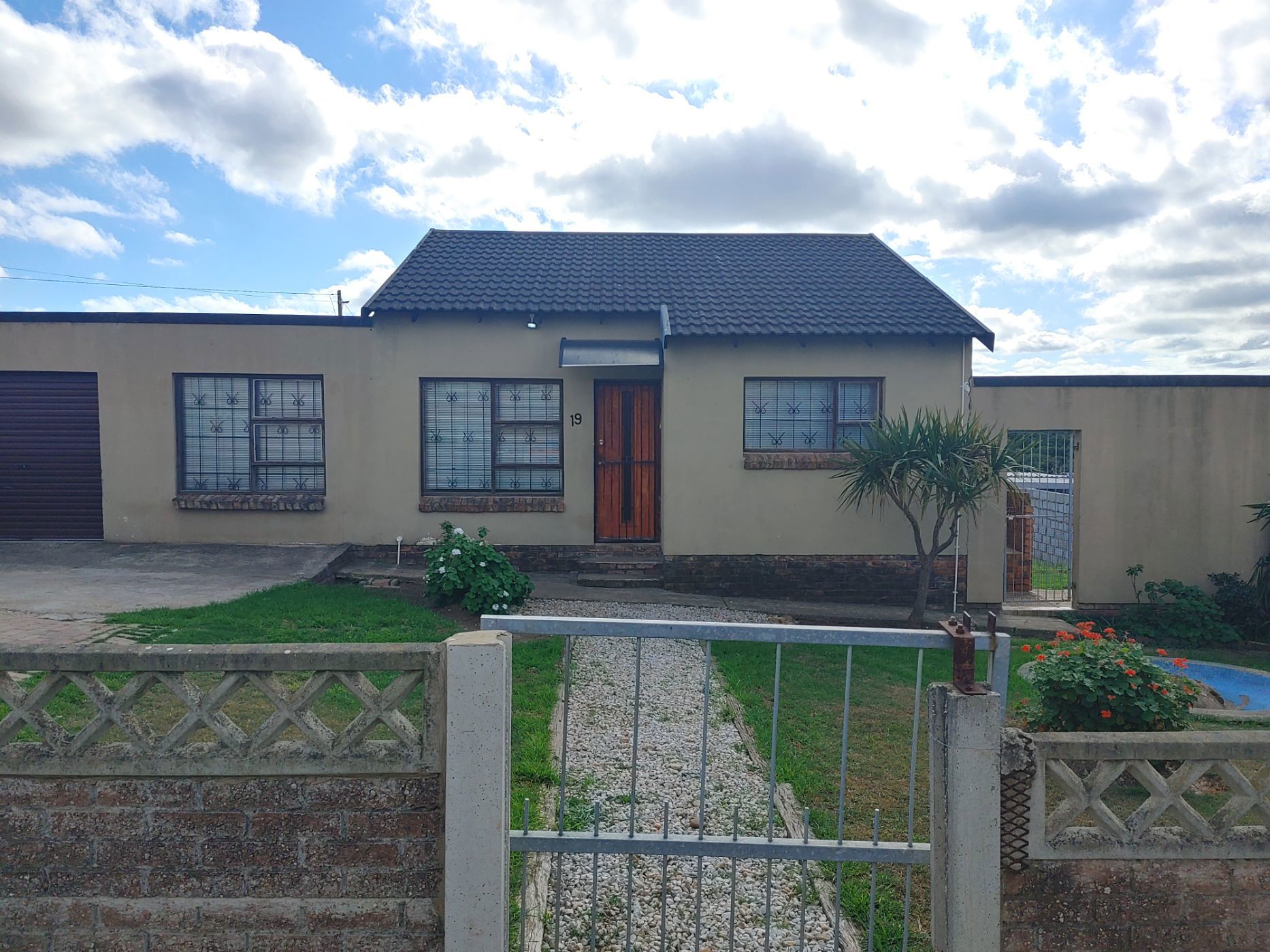 2 bedroom house for sale in Scheepers Hoogte