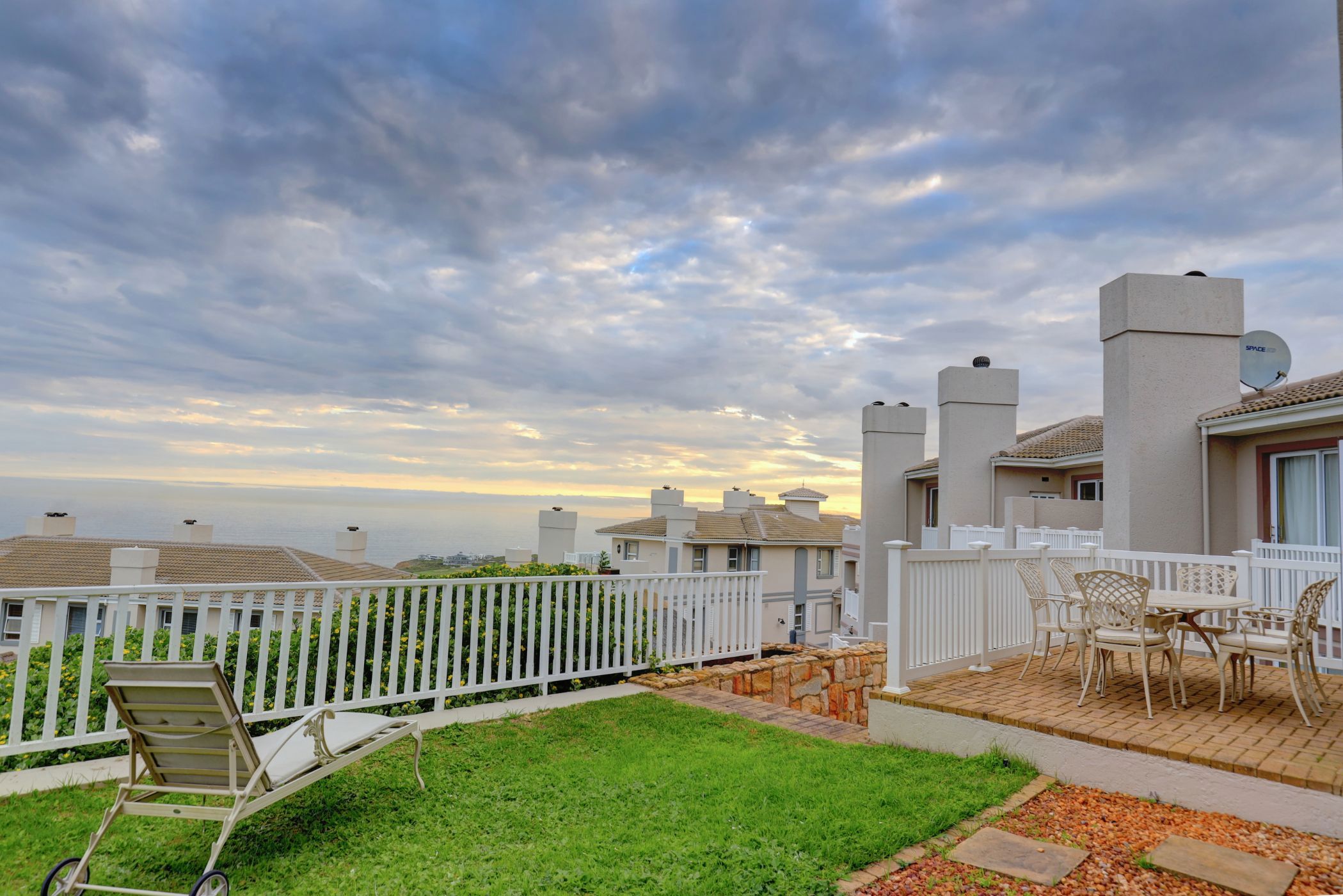 3 Bedroom Apartment For Sale Pinnacle Point Golf Estate 1MB1657633