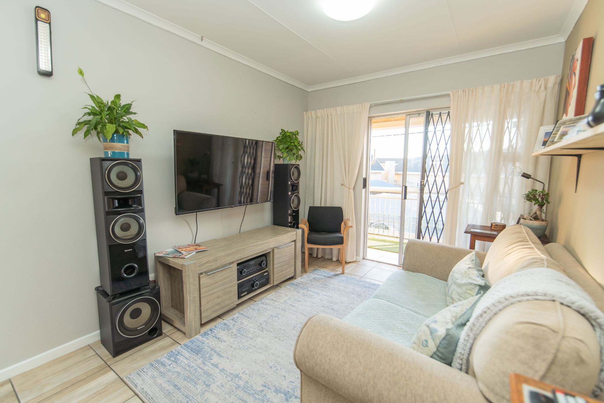 3 Bedroom Apartment For Sale Windsor Park (Despatch) 1UK1656607