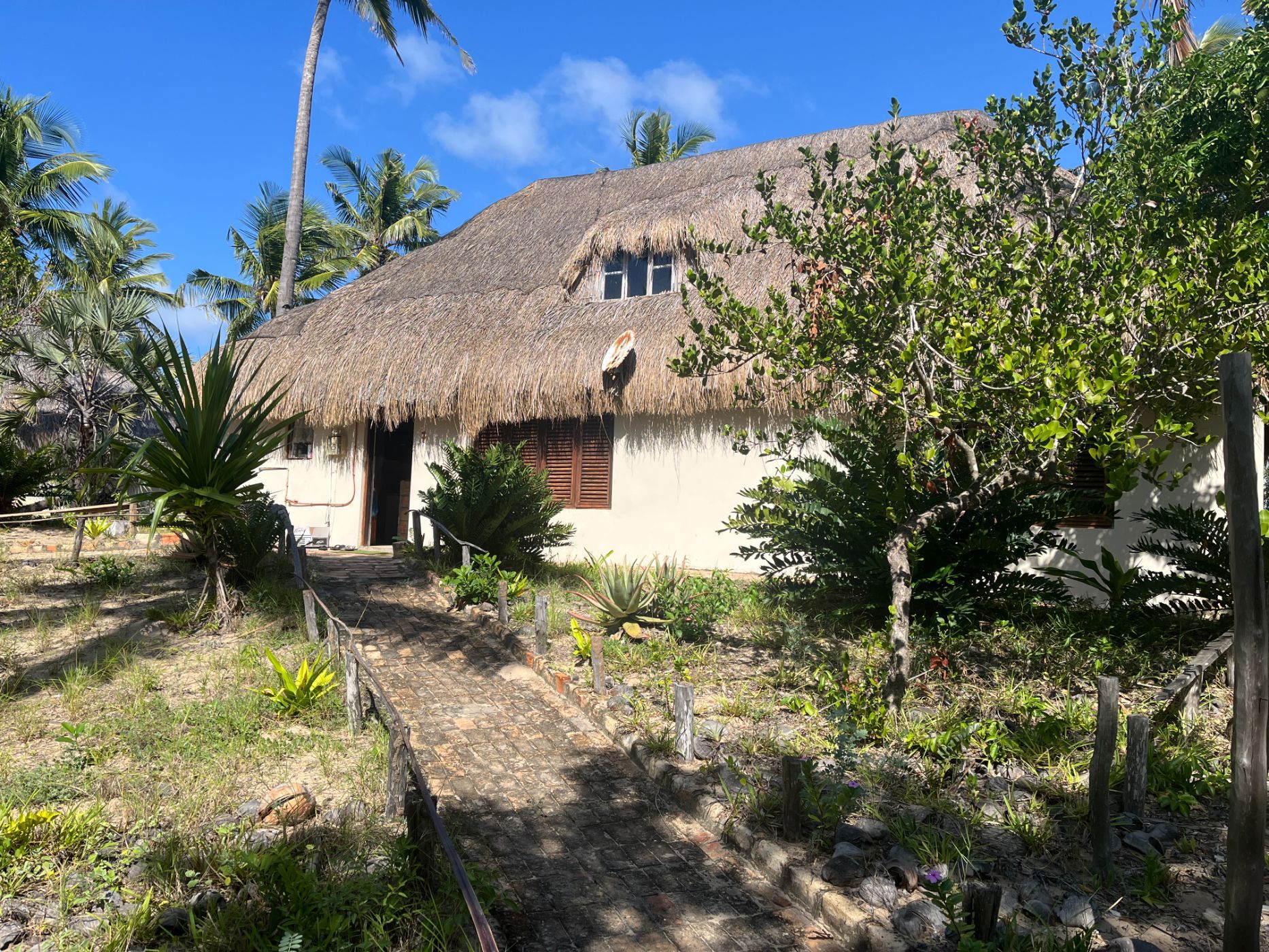 4 bedroom beach bungalow for sale in Praia da Barra (Mozambique)