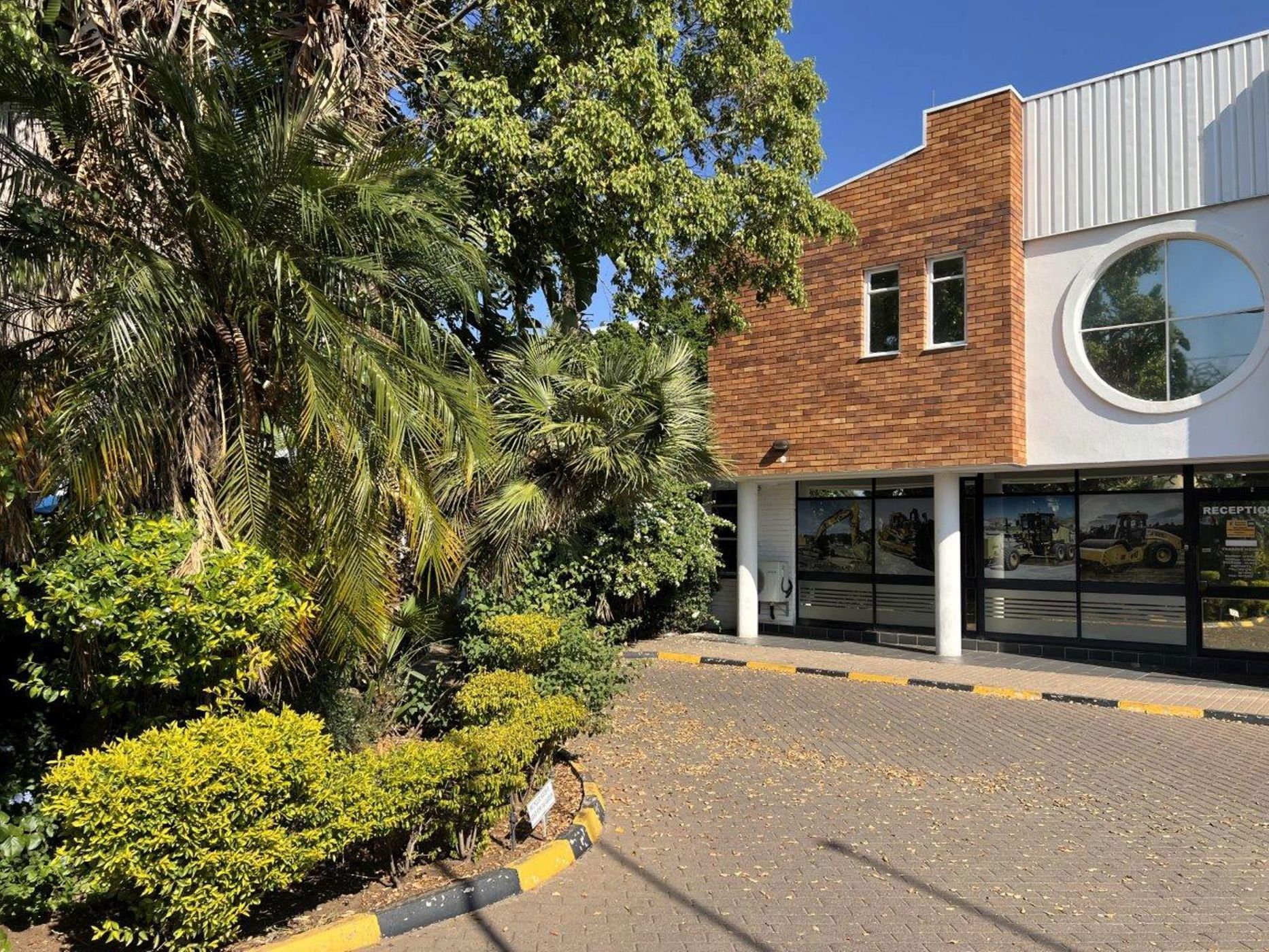 3241 m&sup2; commercial industrial property to rent in Gaborone West (Botswana)