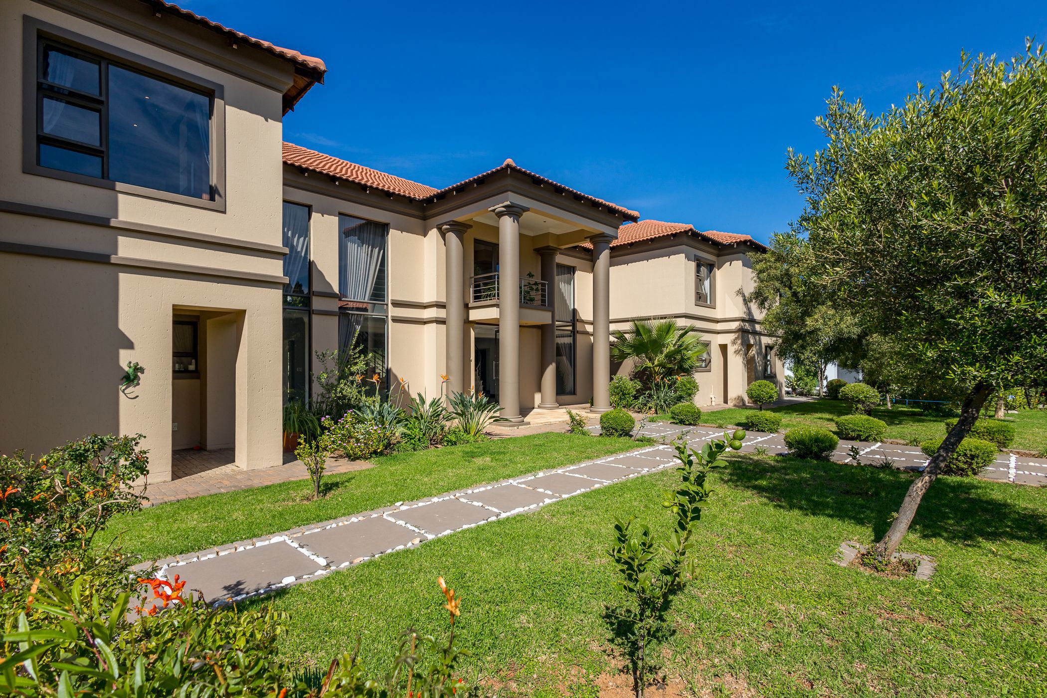 6 bedroom house for sale in Aspen Hills
