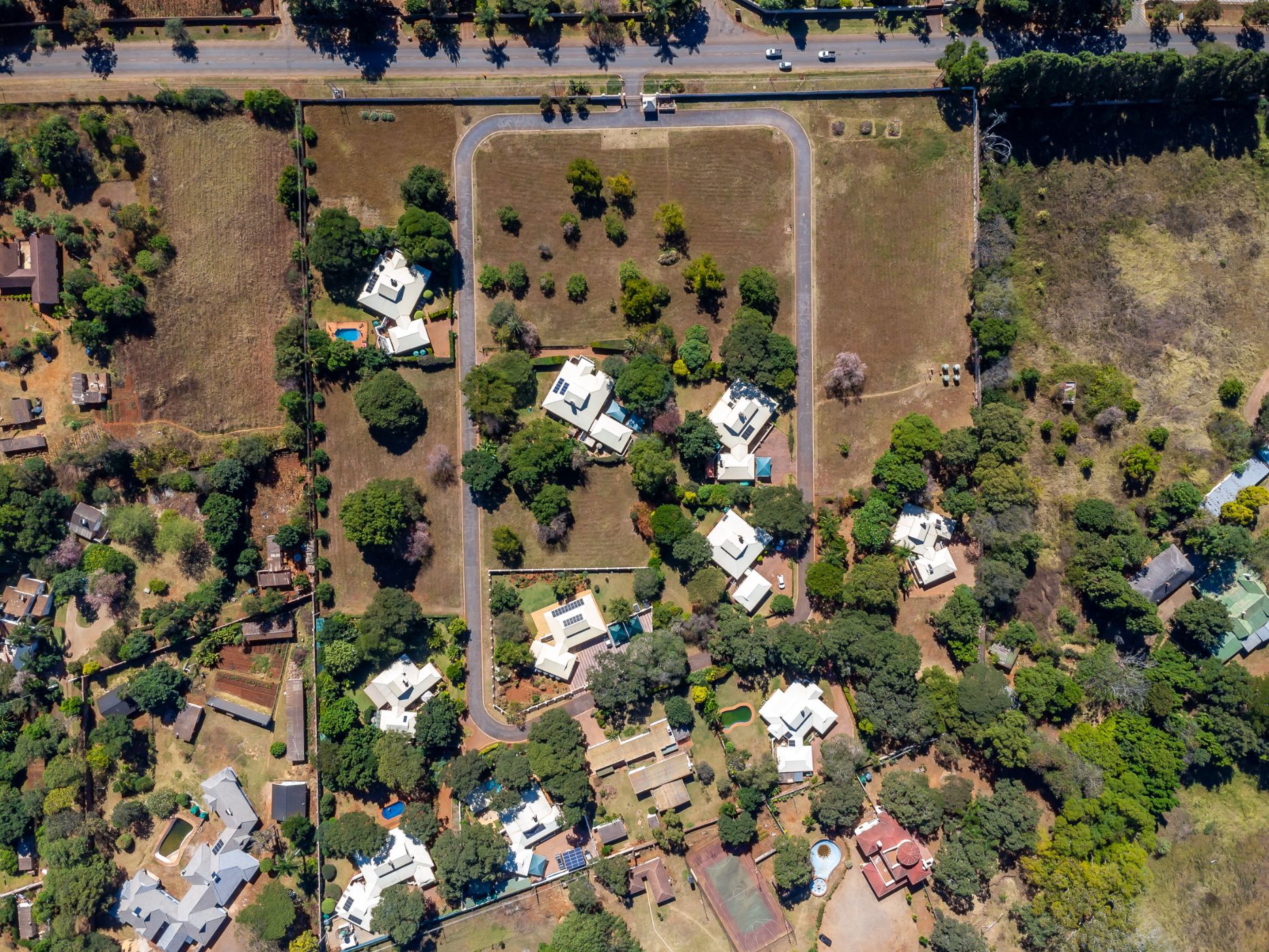 1521 m&sup2; residential vacant land for sale in Greystone Park (Zimbabwe)
