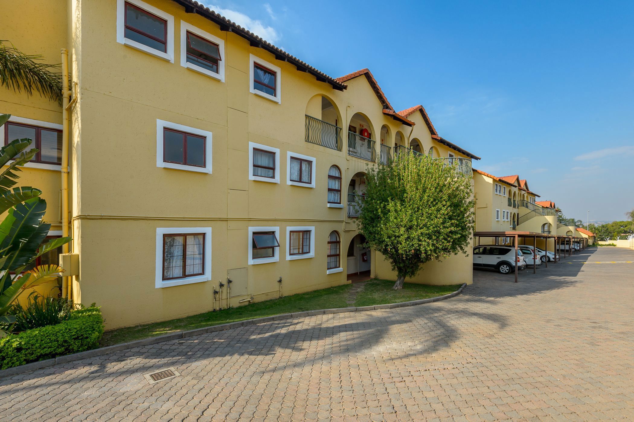 2 bedroom apartment for sale in Sundowner