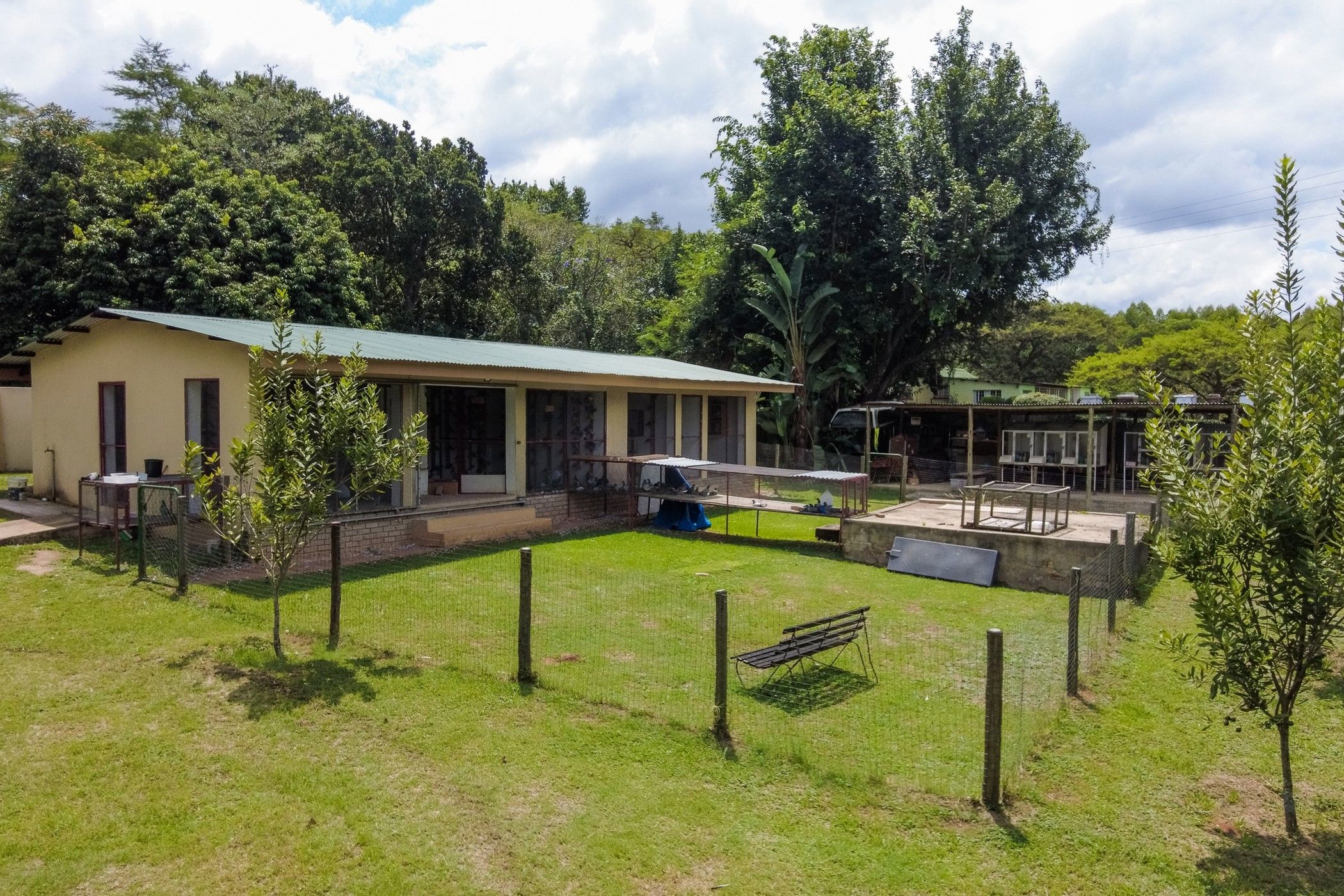 29704 m&sup2; smallholding for sale in White River AH