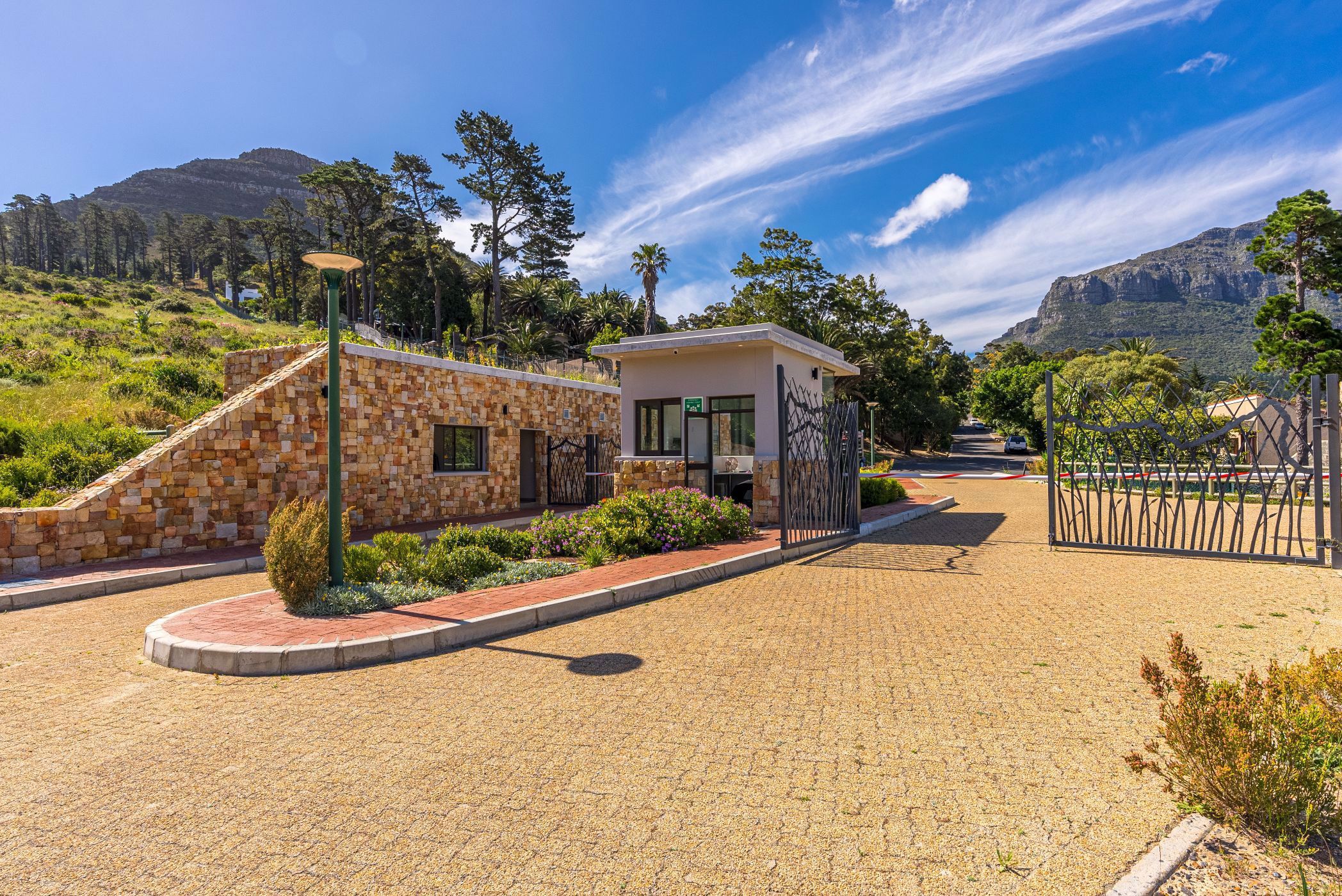 1366 m&sup2; vacant land for sale in Hout Bay