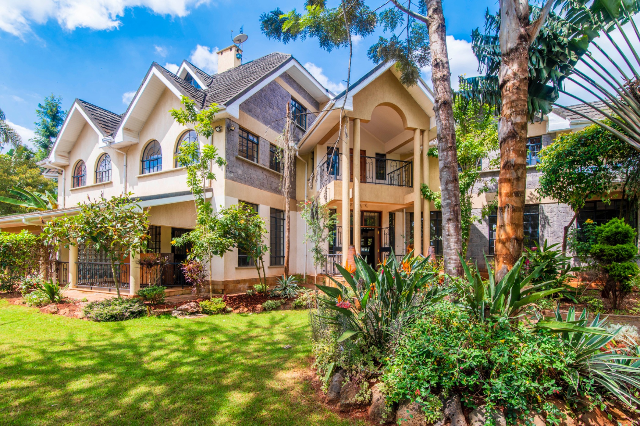 5 bedroom double-storey house to rent in Karen (Kenya)
