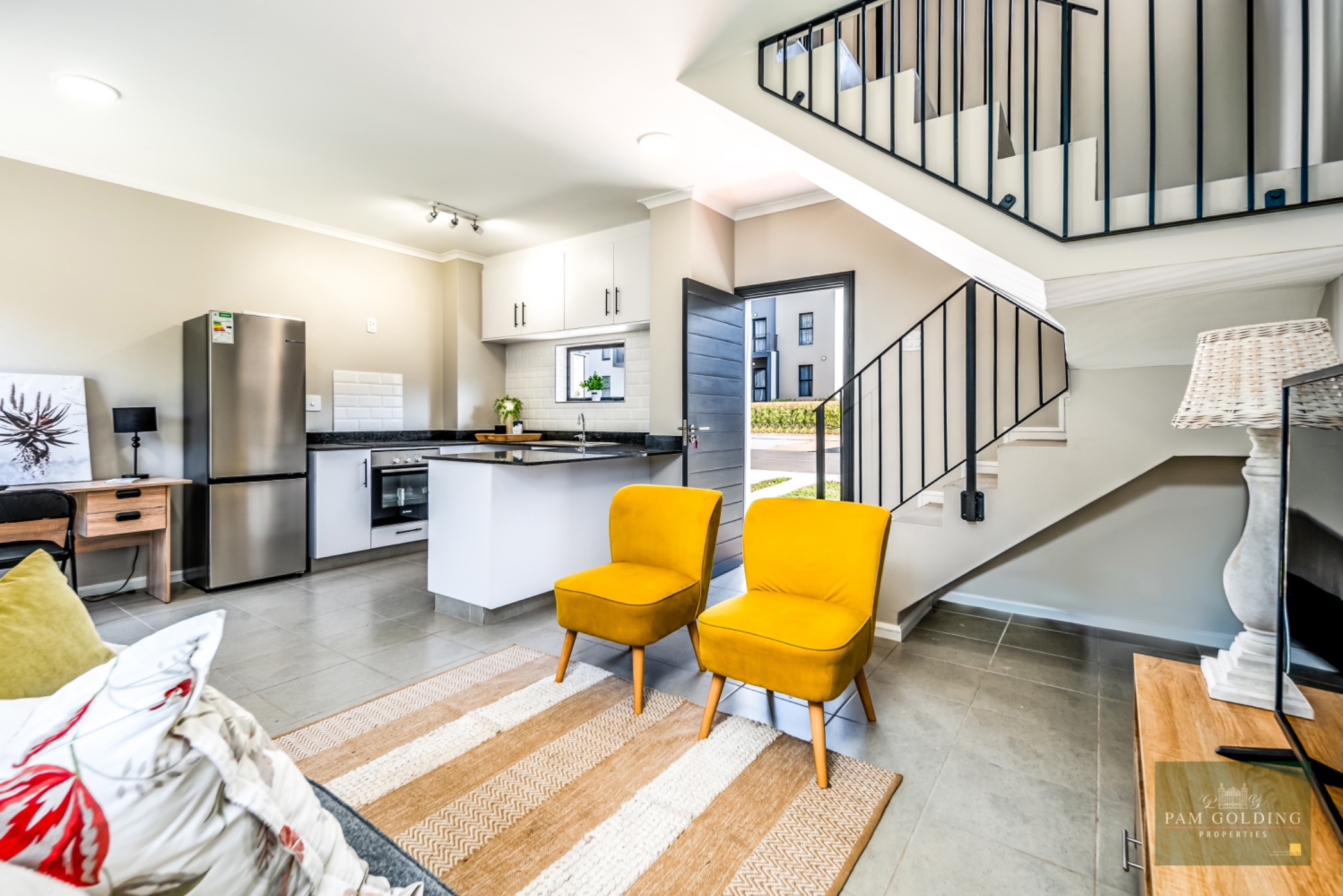 2 bedroom townhouse for sale in Waterfall (Upper Highway)