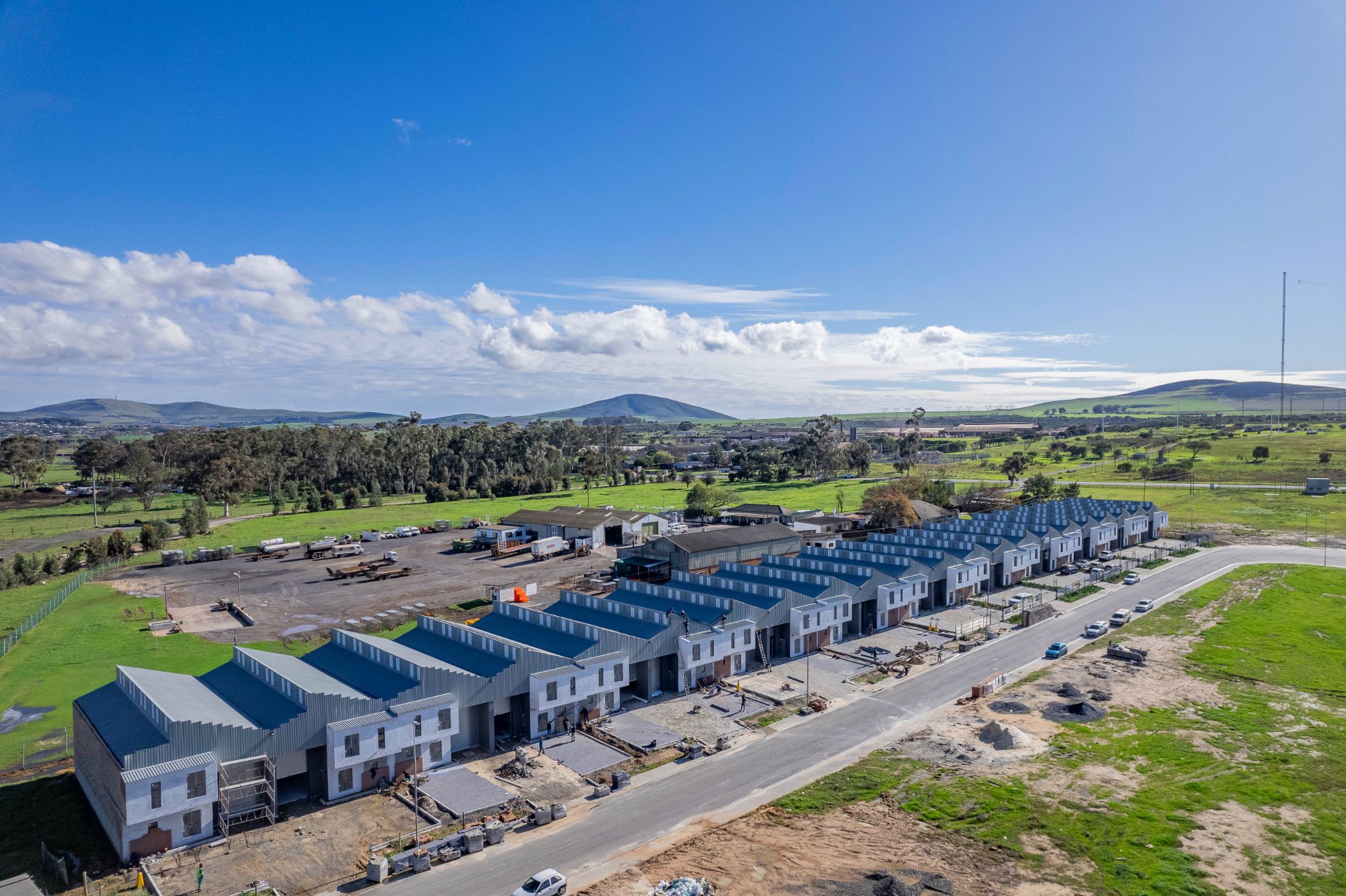 Commercial business to rent in Fisantekraal Industrial