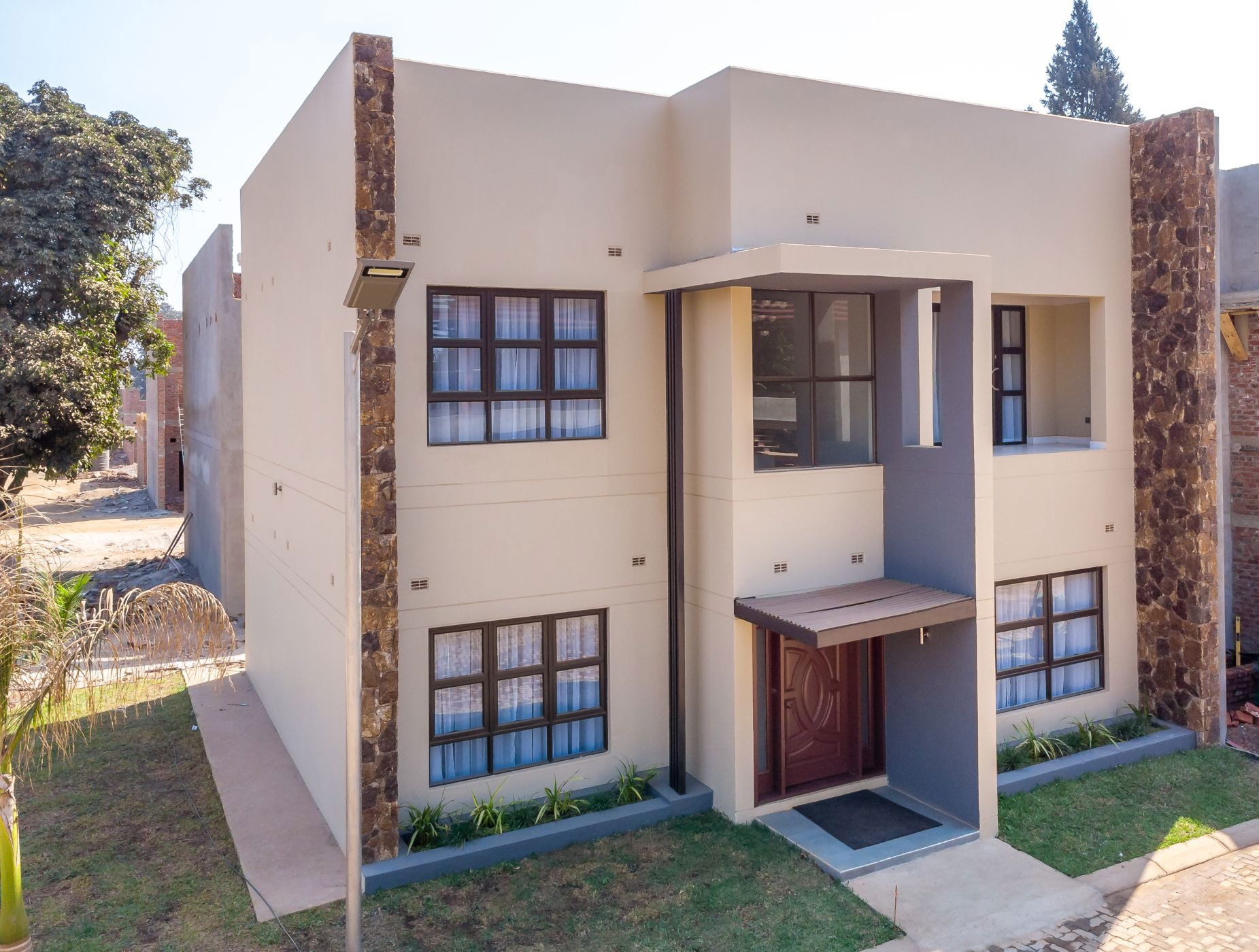 3 bedroom security complex home for sale in Mount Pleasant (Zimbabwe)