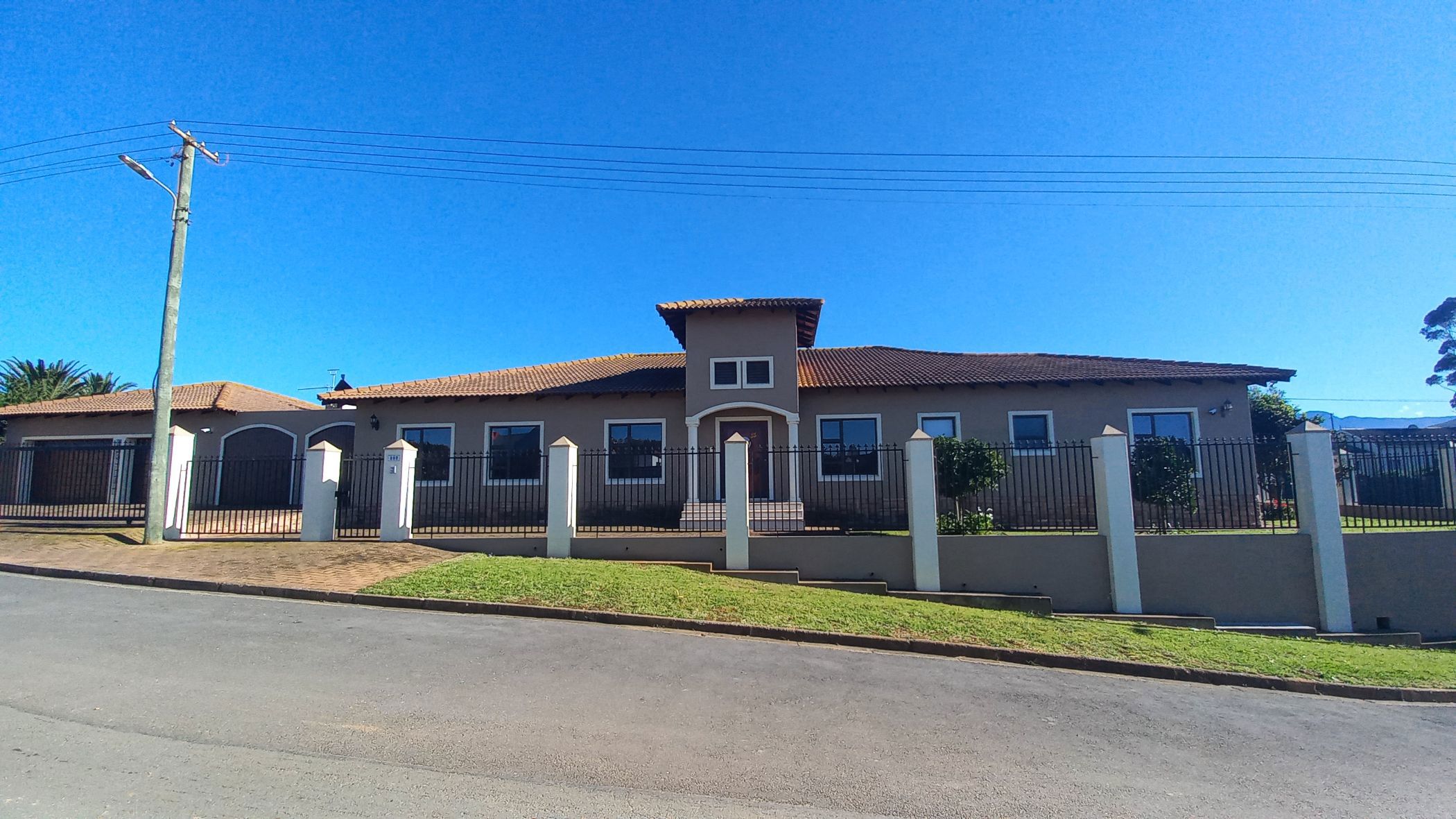 4 bedroom house for sale in Heidelberg (Garden Route)