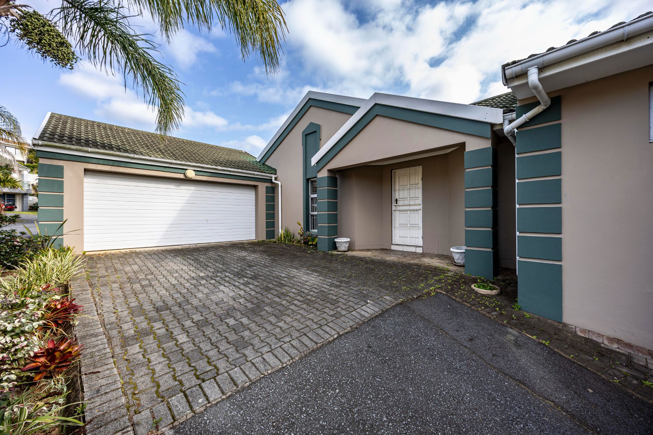 4 Bedroom Townhouse For Sale Nahoon 1ET1664610 Pam Golding Properties