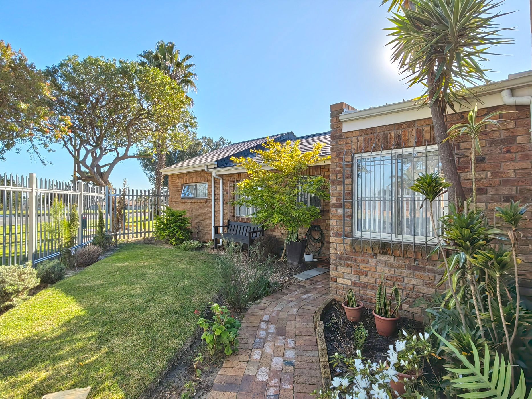 2 bedroom townhouse for sale in Welgelegen (Parow)