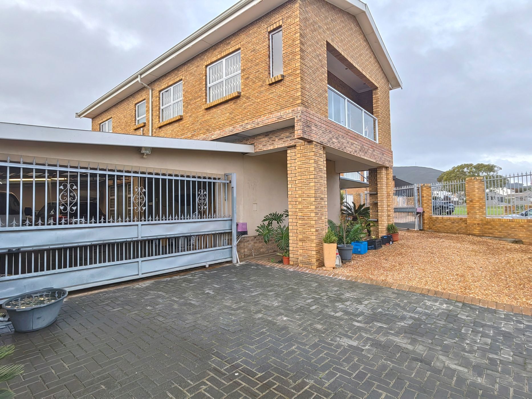 6 Bedroom House For Sale Panorama (Parow) 1PLA1664929 Pam Golding