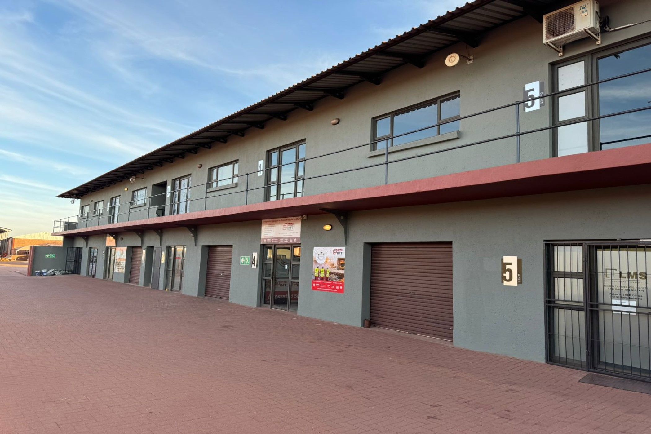 100 m&sup2; commercial office to rent in Kathu