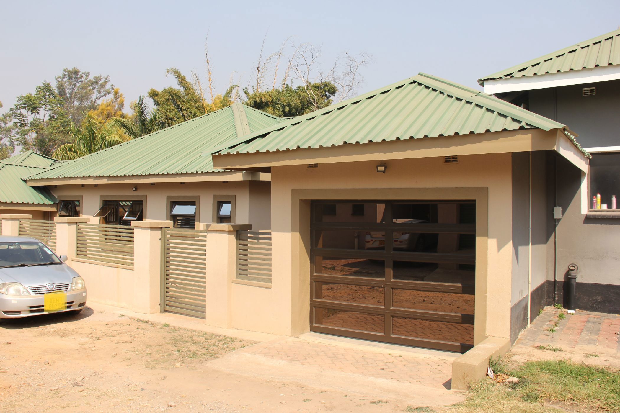 3 bedroom cluster house for sale in Glen Lorne (Zimbabwe)