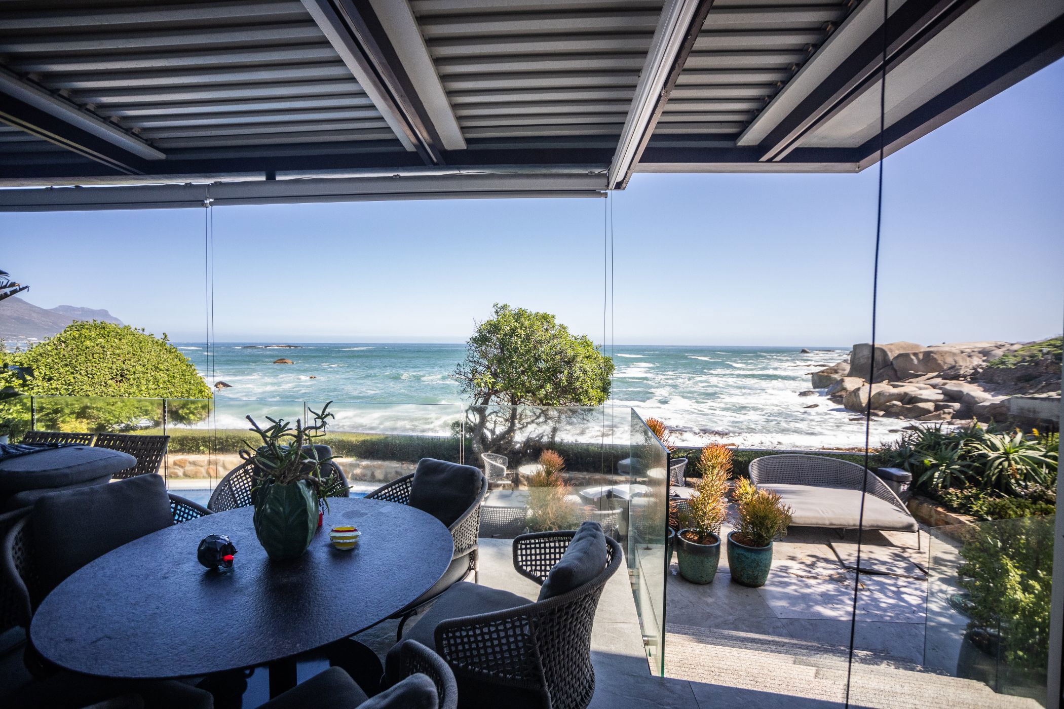5 bedroom multi-storey house to rent in Camps Bay