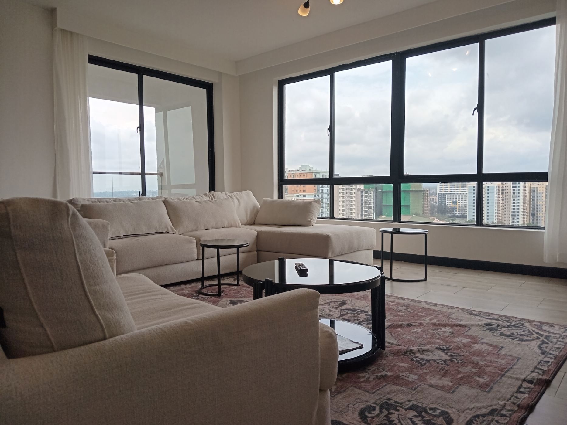 3 bedroom apartment to rent in Kilimani (Kenya)