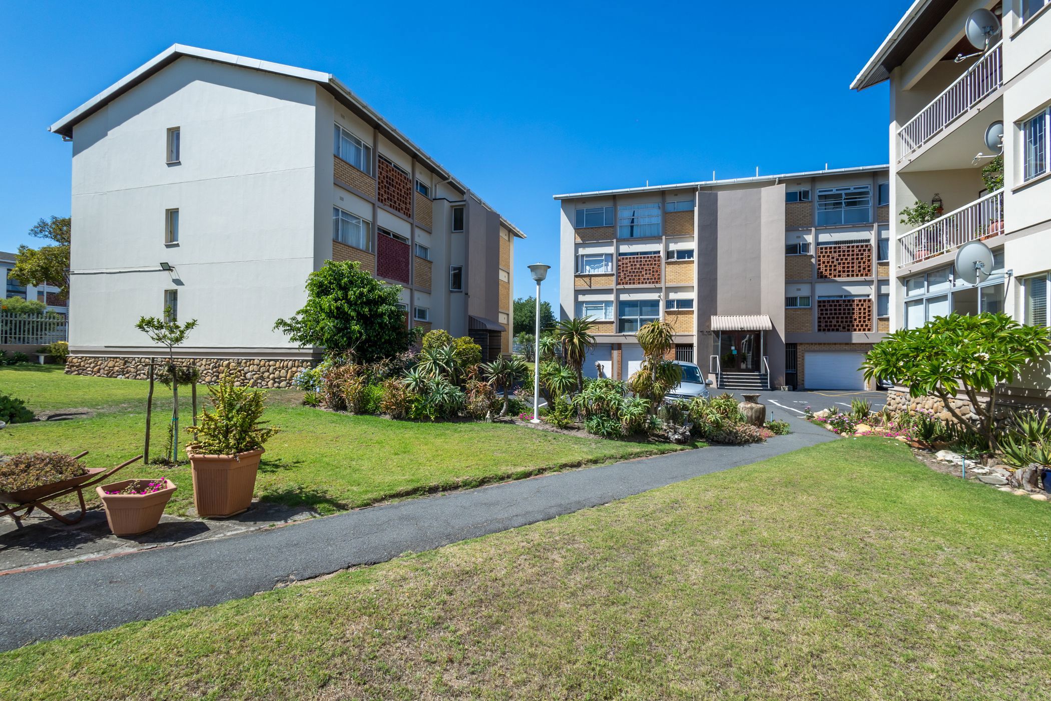 2 bedroom apartment for sale in Oostersee