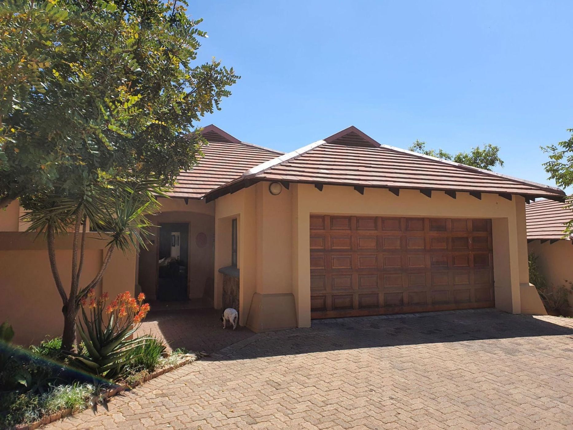 2 bedroom townhouse for sale in Woodland Hills