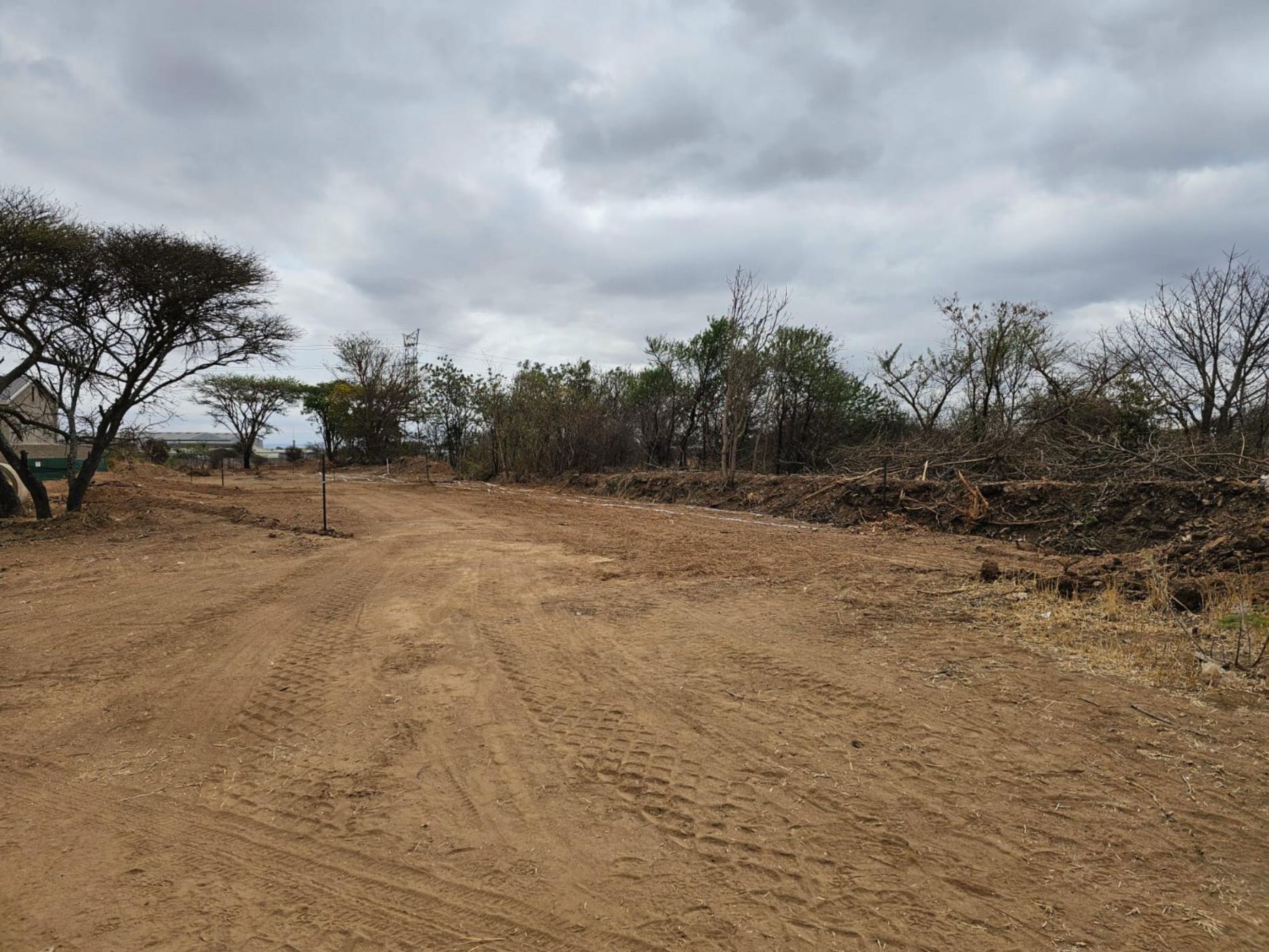 33068 m&sup2; commercial vacant land for sale in Bendor Park